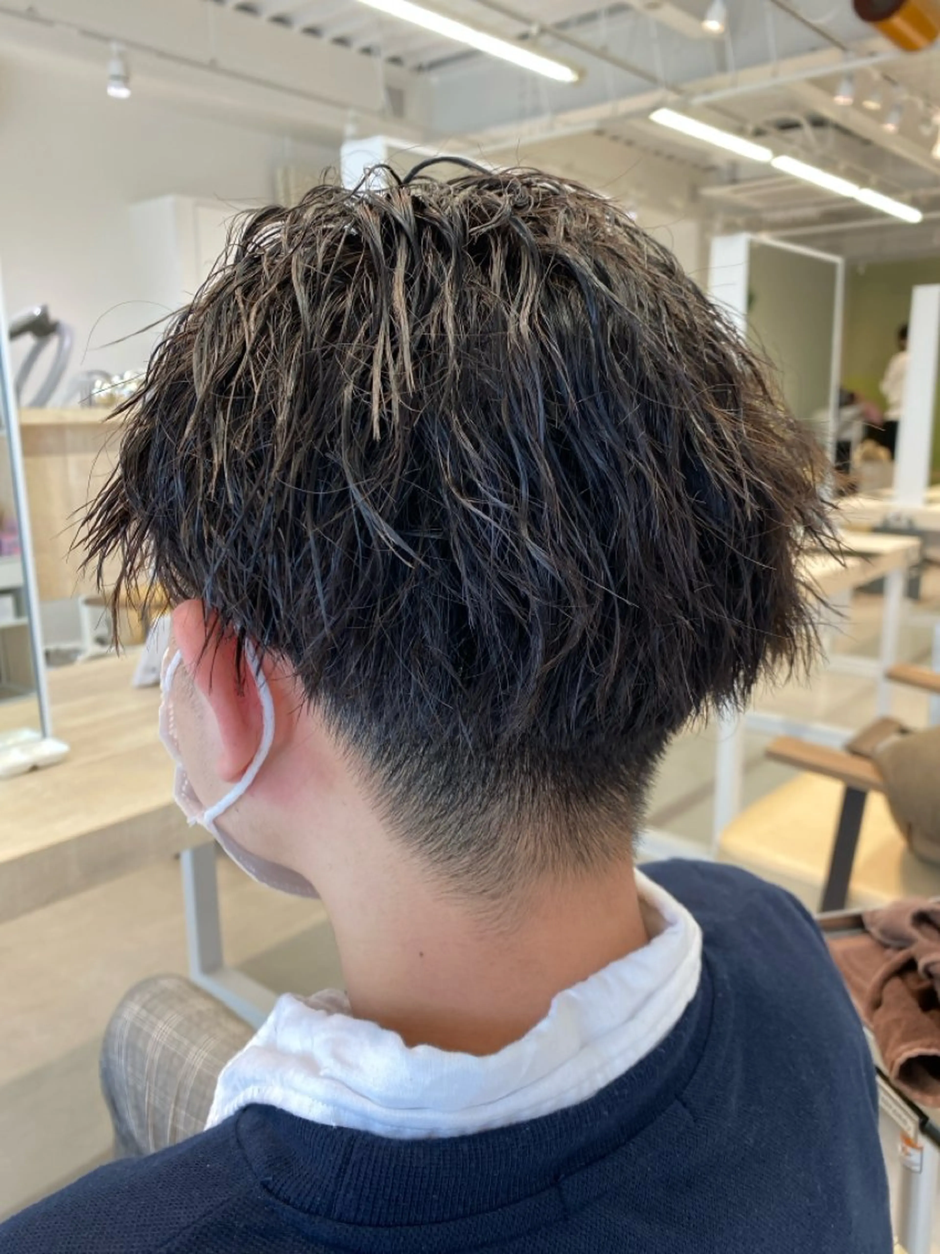 パーマ メンズ ビジネス メンズパーマ スペインカール 波巻きパーマ ニュアンスパーマ カット パーマ ニュアンスパーマ/ フェザー/マッシュのヘアスタイル