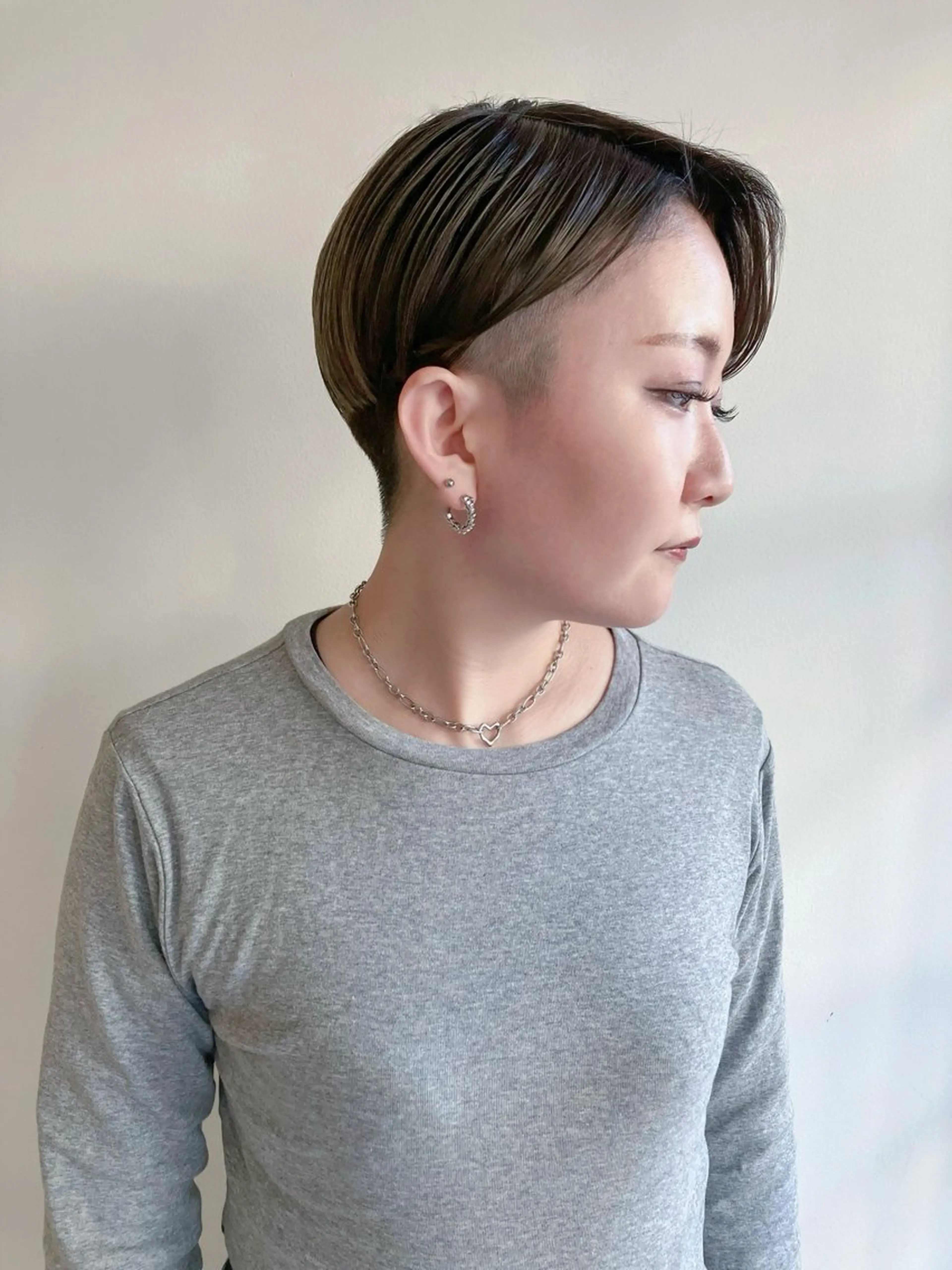 ショート カラー ハンサムショート アディクシーカラー ブリーチ ショートヘア カット ヘアカラー 川間 将彦のヘアスタイル
