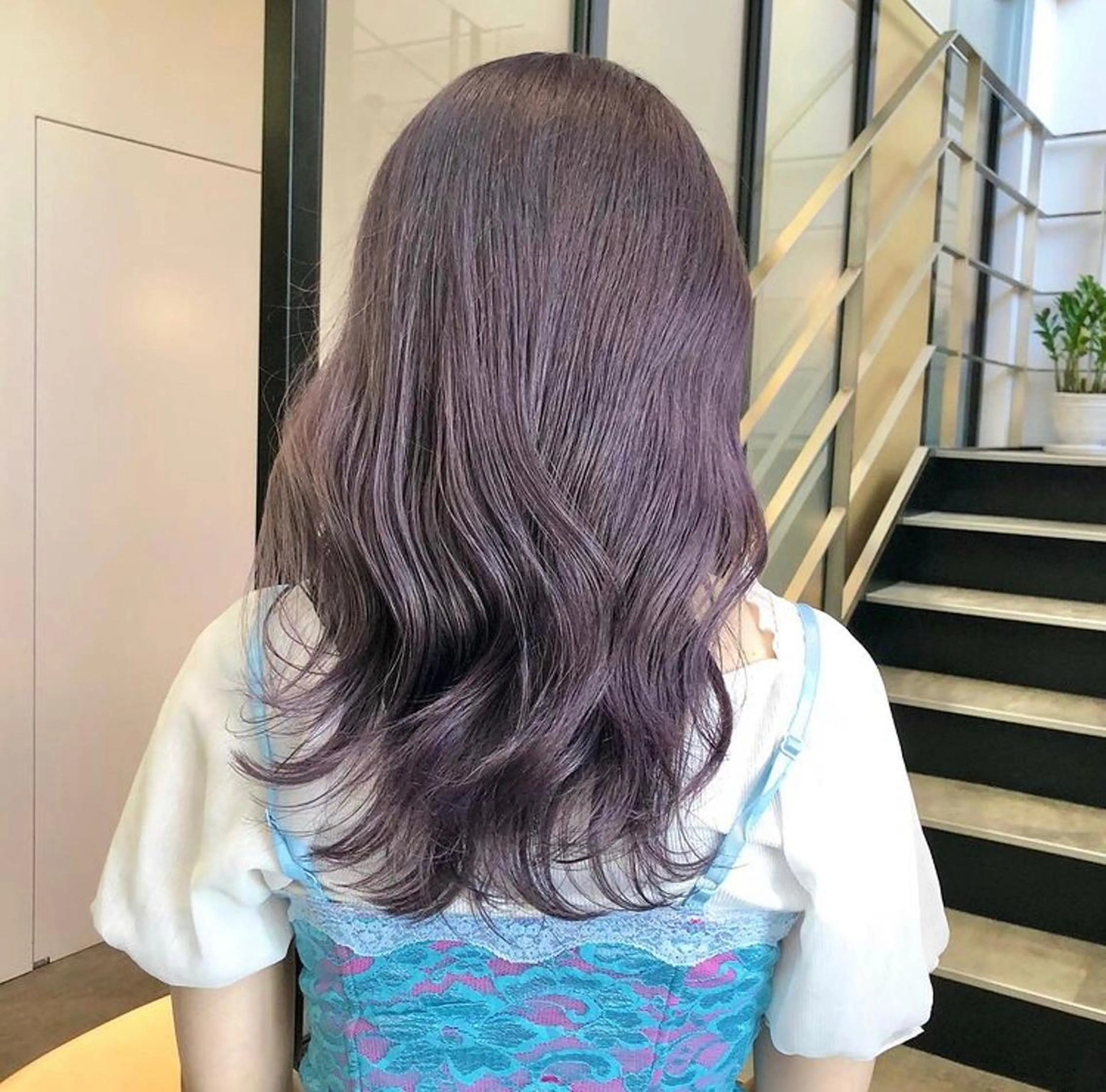 セミロング カラー パーマ ヘアアレンジ メンズ キッズ メンズ韓国風 波巻きパーマ アッシュ グラデーションカラー グレージュ カット ヘアカラー トリートメント stylist 🌸 kana.のヘアスタイル