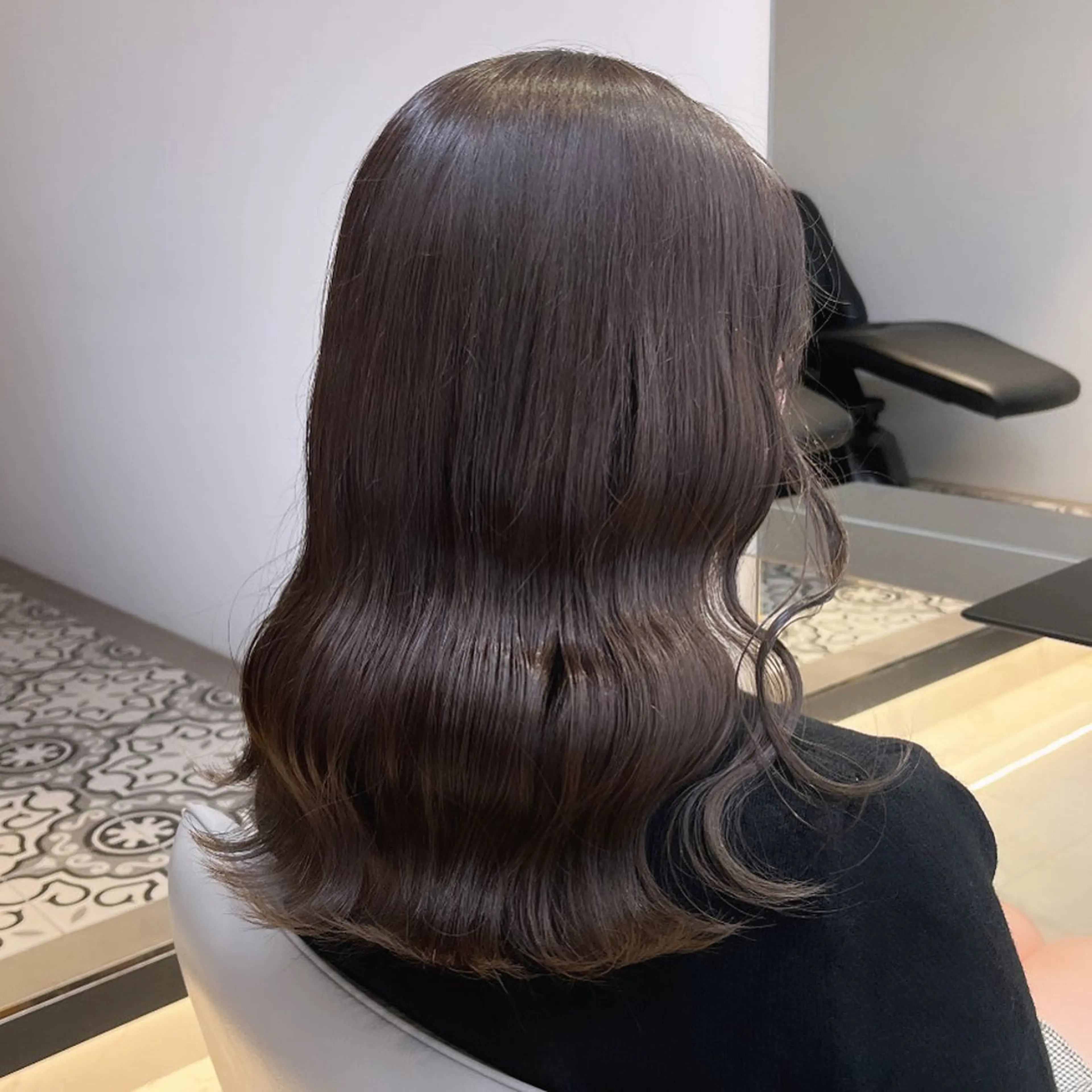 ミディアム カラー アッシュ アッシュブラウン アッシュグレー アッシュグレージュ ベージュカラー ヘアカラー トリートメント ヘッドスパ ヘアセット カジュアルを女っぽく 𝗮𝘆𝗮𝗰𝗼のヘアスタイル