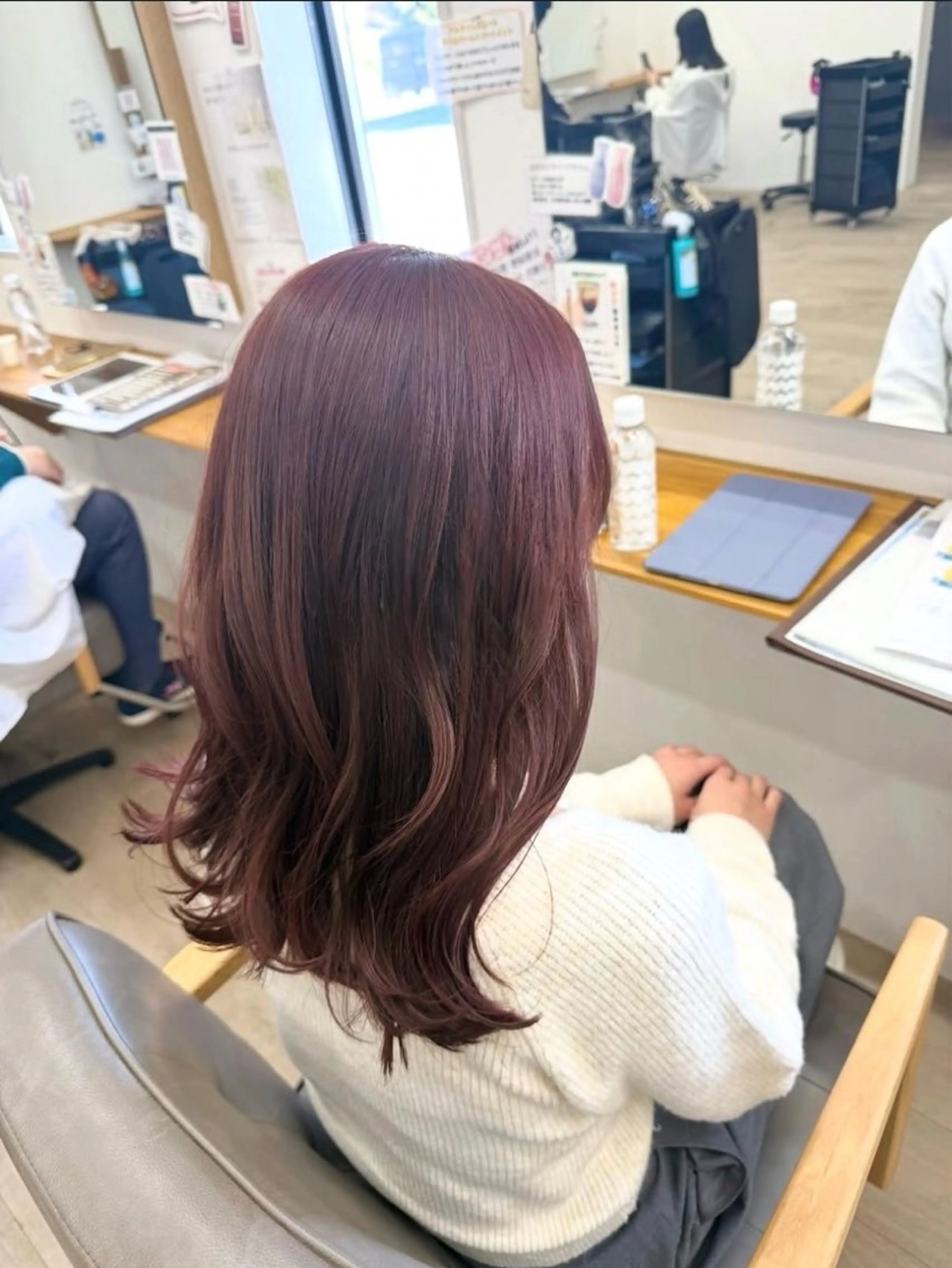 カラー ルプラボウ 石田渚夏のヘアスタイル