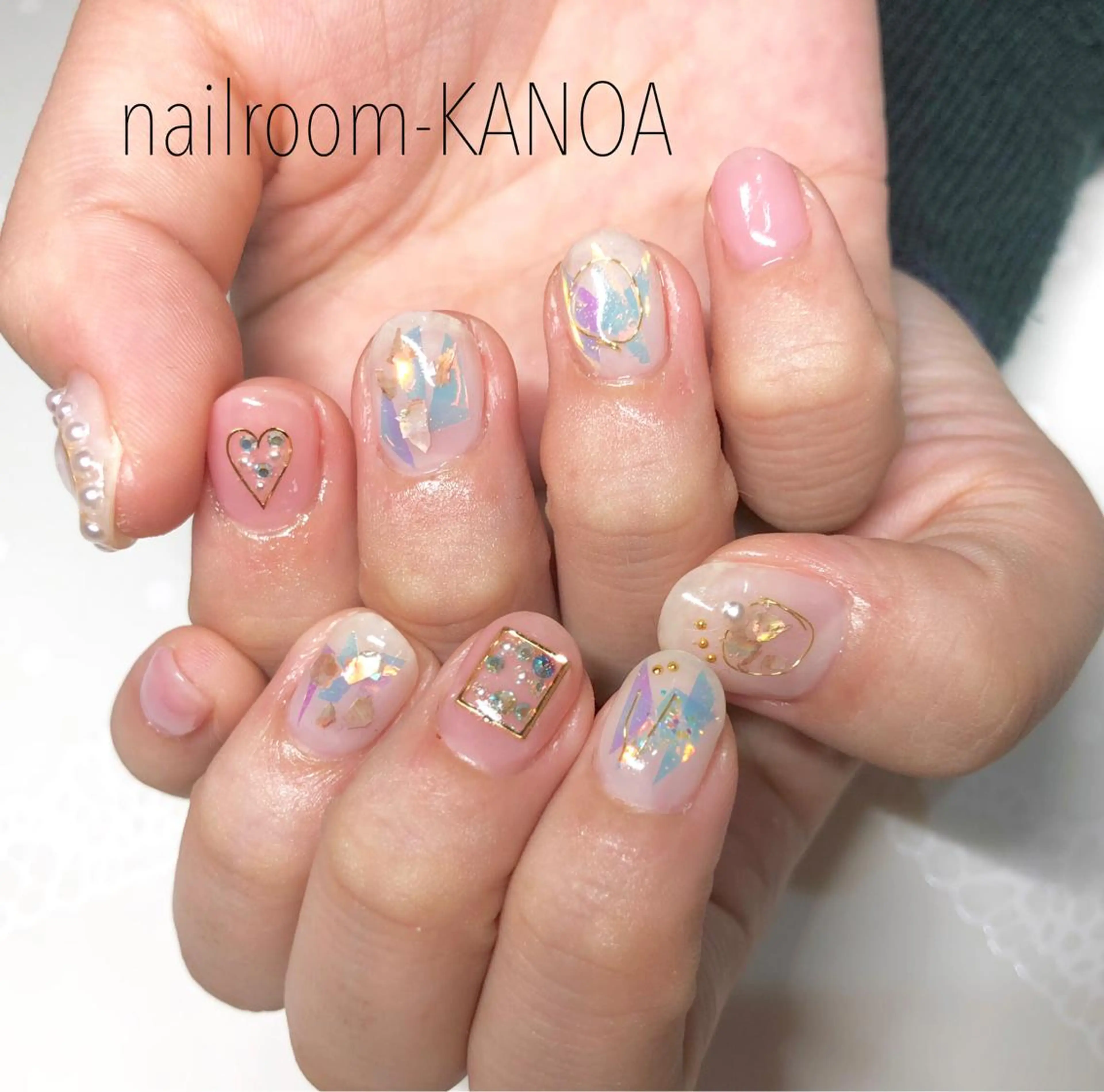 ショート ネイル キラキラネイル ハンドネイル nailroom- KANOAのネイルデザイン