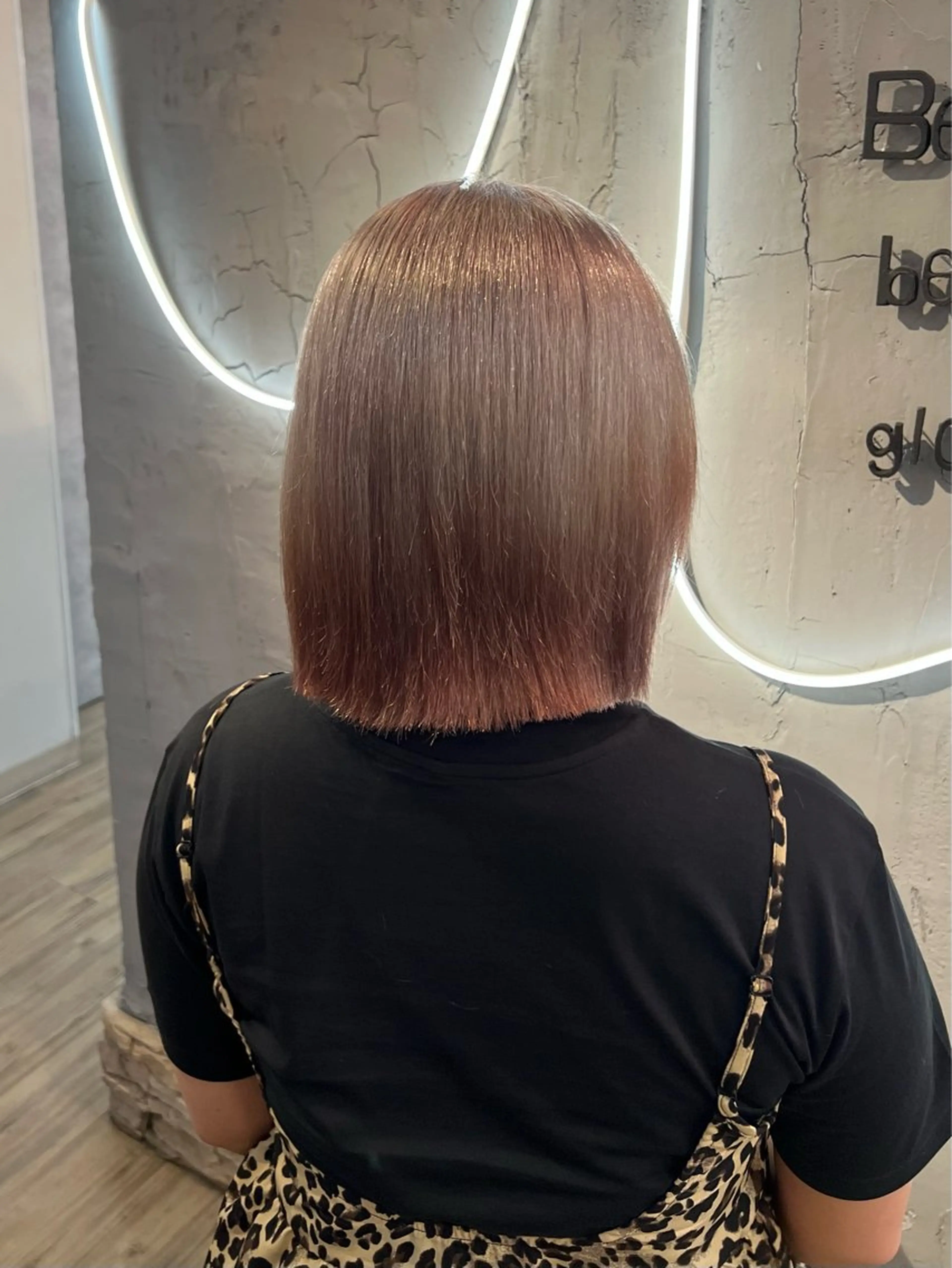 ショート カラー ボブレイヤー ベージュカラー 透明感カラー ボブ 顔周りカット いぐちしょうた🫧 VISAGEbaskのヘアスタイル