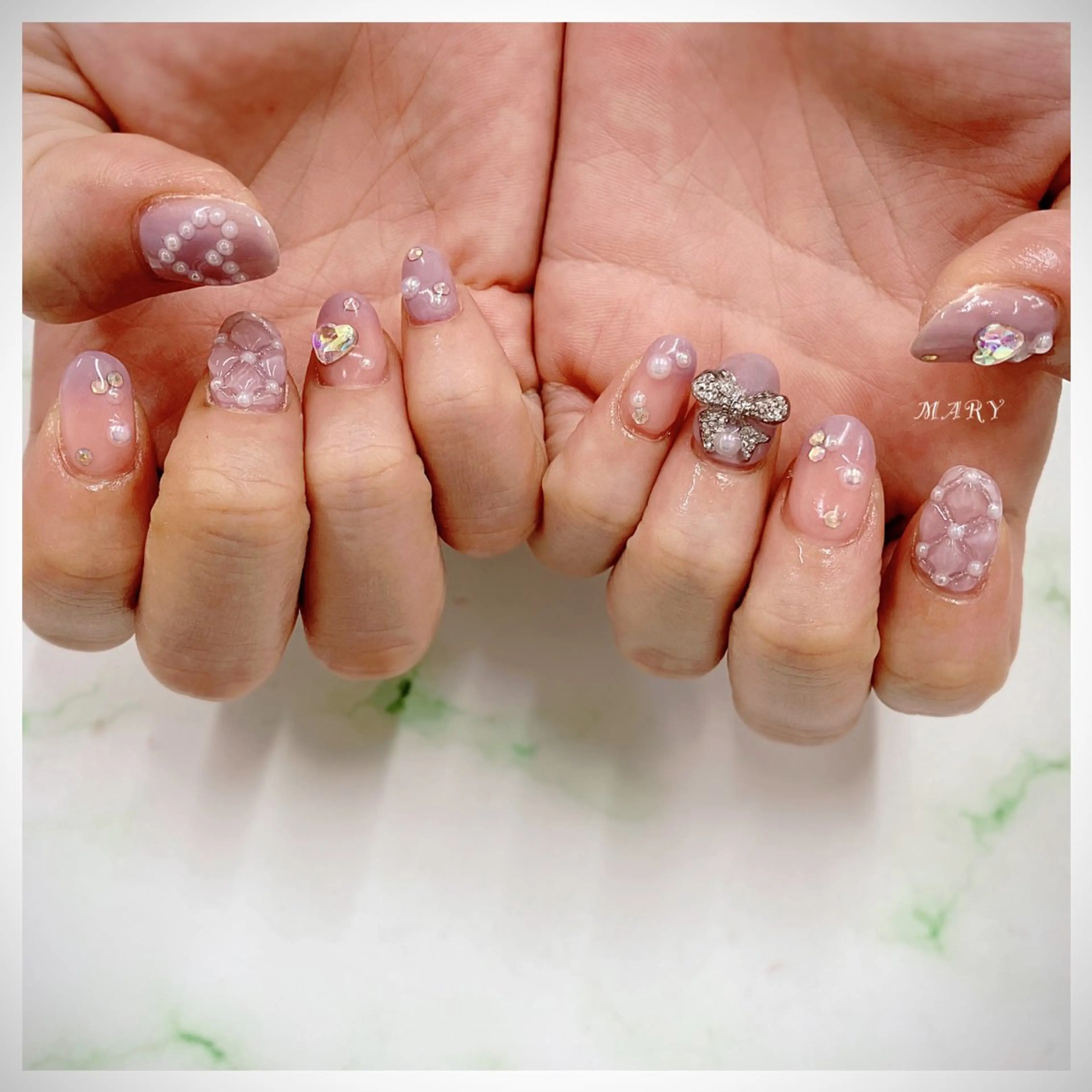 ネイル グラデーション ニュアンスネイル ワンカラーネイル パープル ハンドネイル Mary nail所属・Mary nail .narumiのネイルデザイン