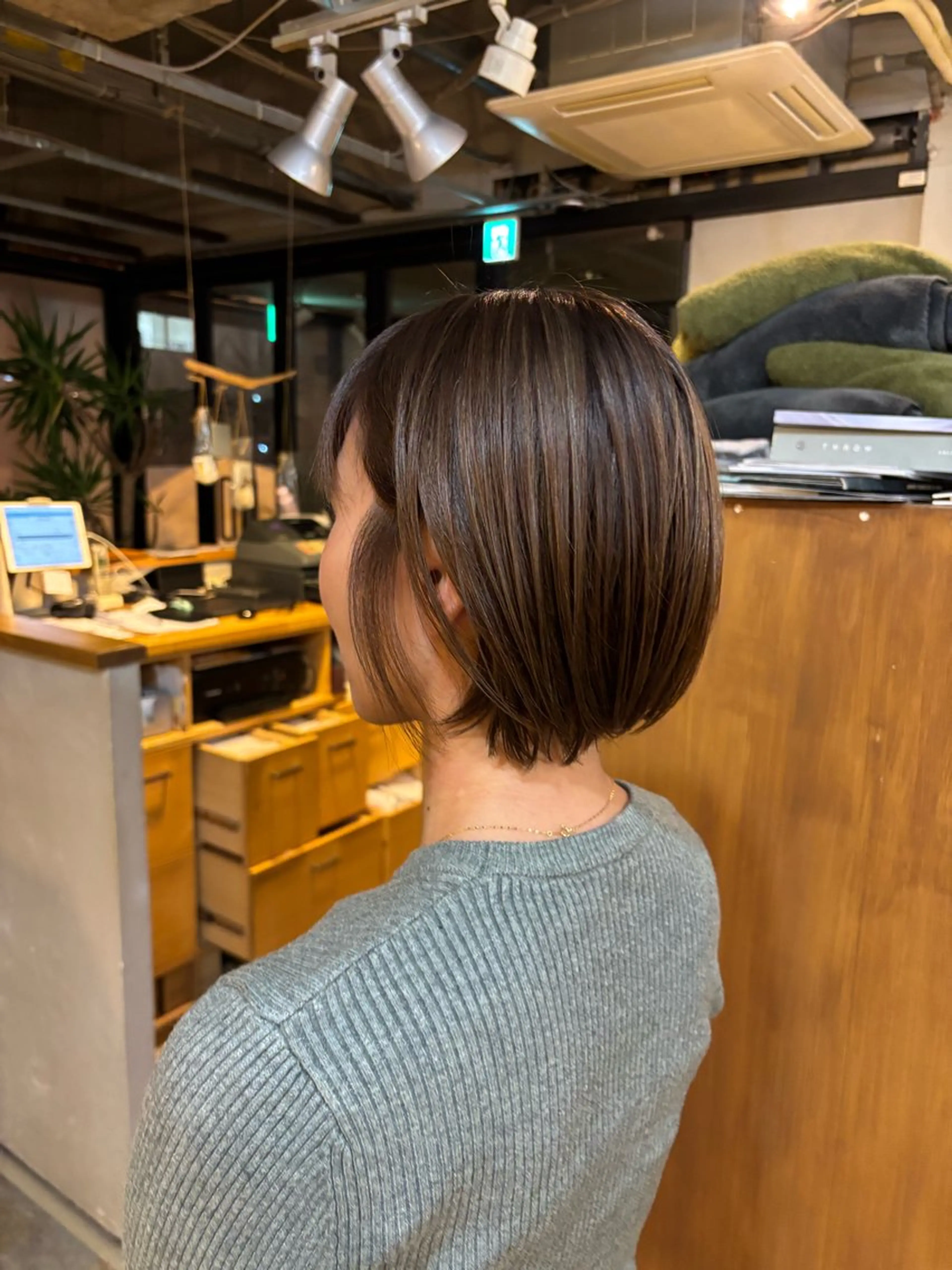 ショート ヘアカラー 松倉 沙奈のヘアスタイル