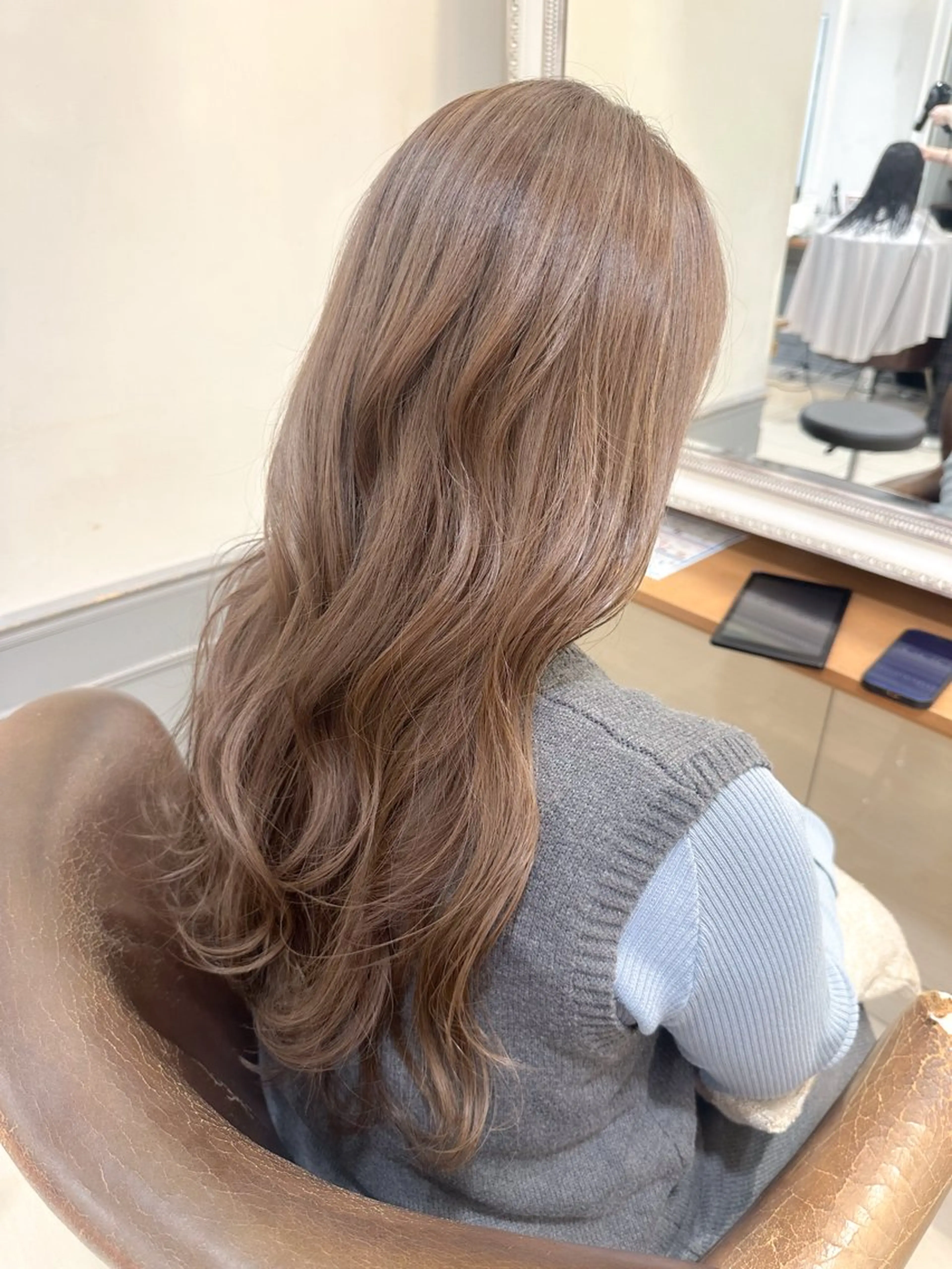 ロング カラー ベージュカラー ハイライトカラー ミルクティーベージュ ハイライト ロング カット ヘアカラー トリートメント ✨カラー支持No.1 🧸ワキ カナコ🧸のヘアスタイル