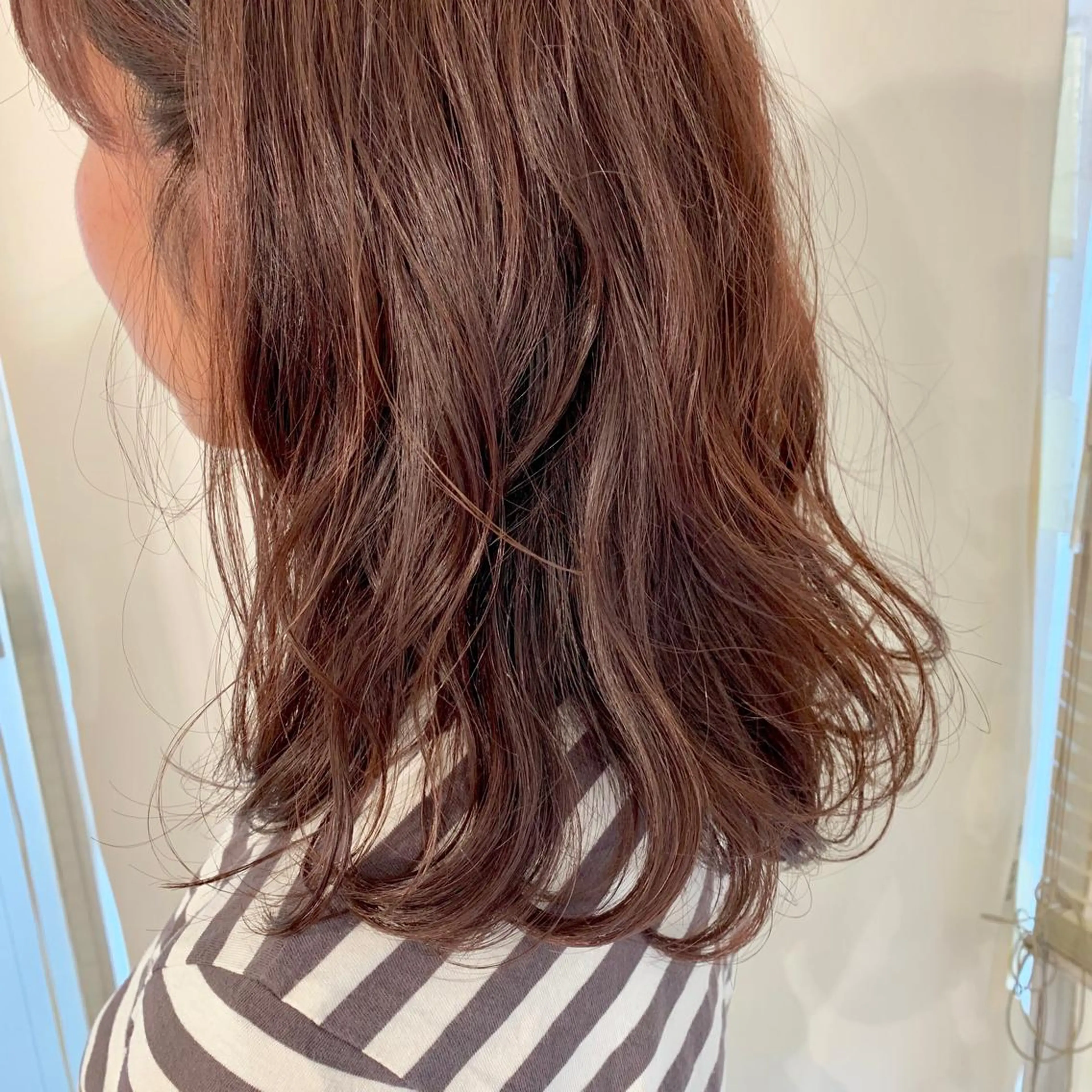 セミロング カラー 加藤 綾華のヘアスタイル