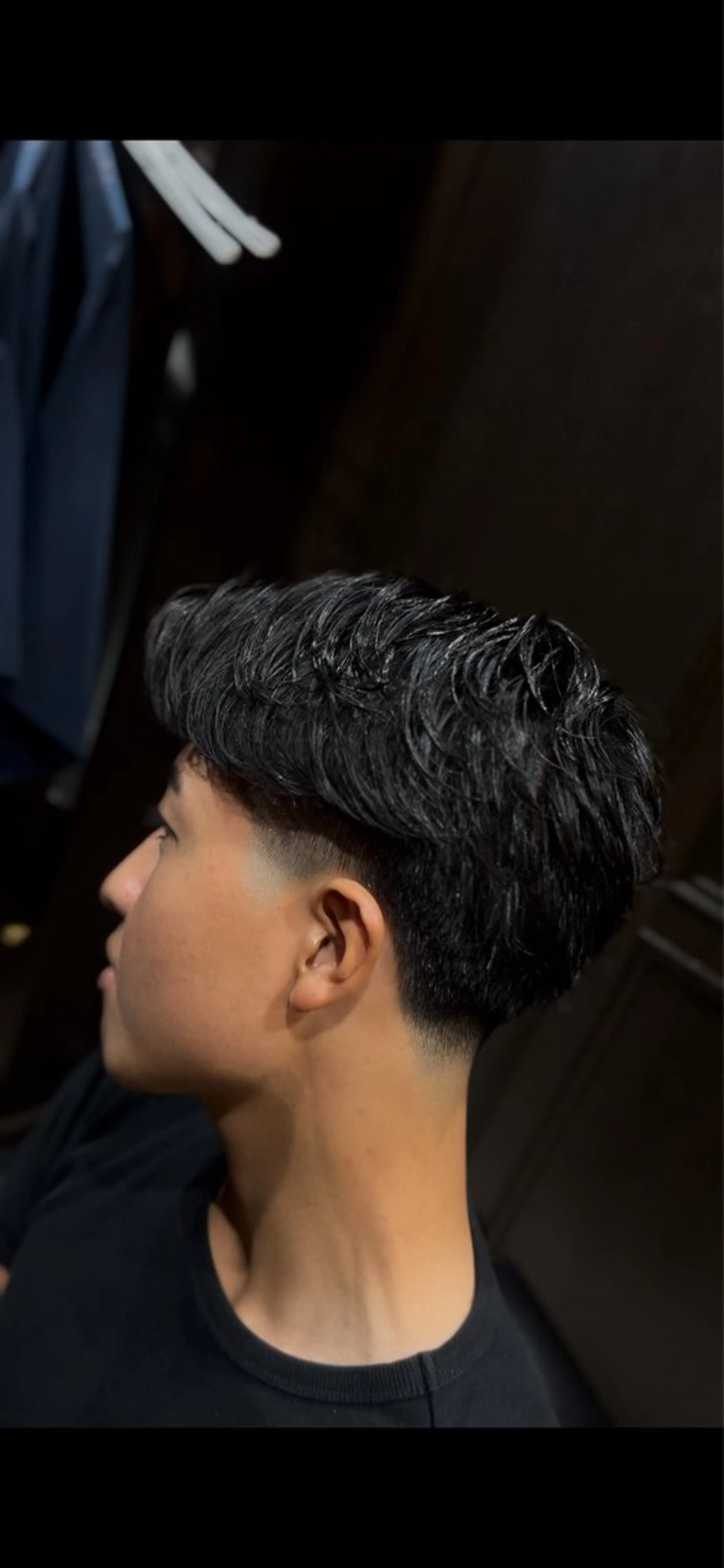 セミロング メンズ センターパート フェードカット フェザーパーマ メンズパーマ セミロングパーマ Mr. Hayaのヘアスタイル