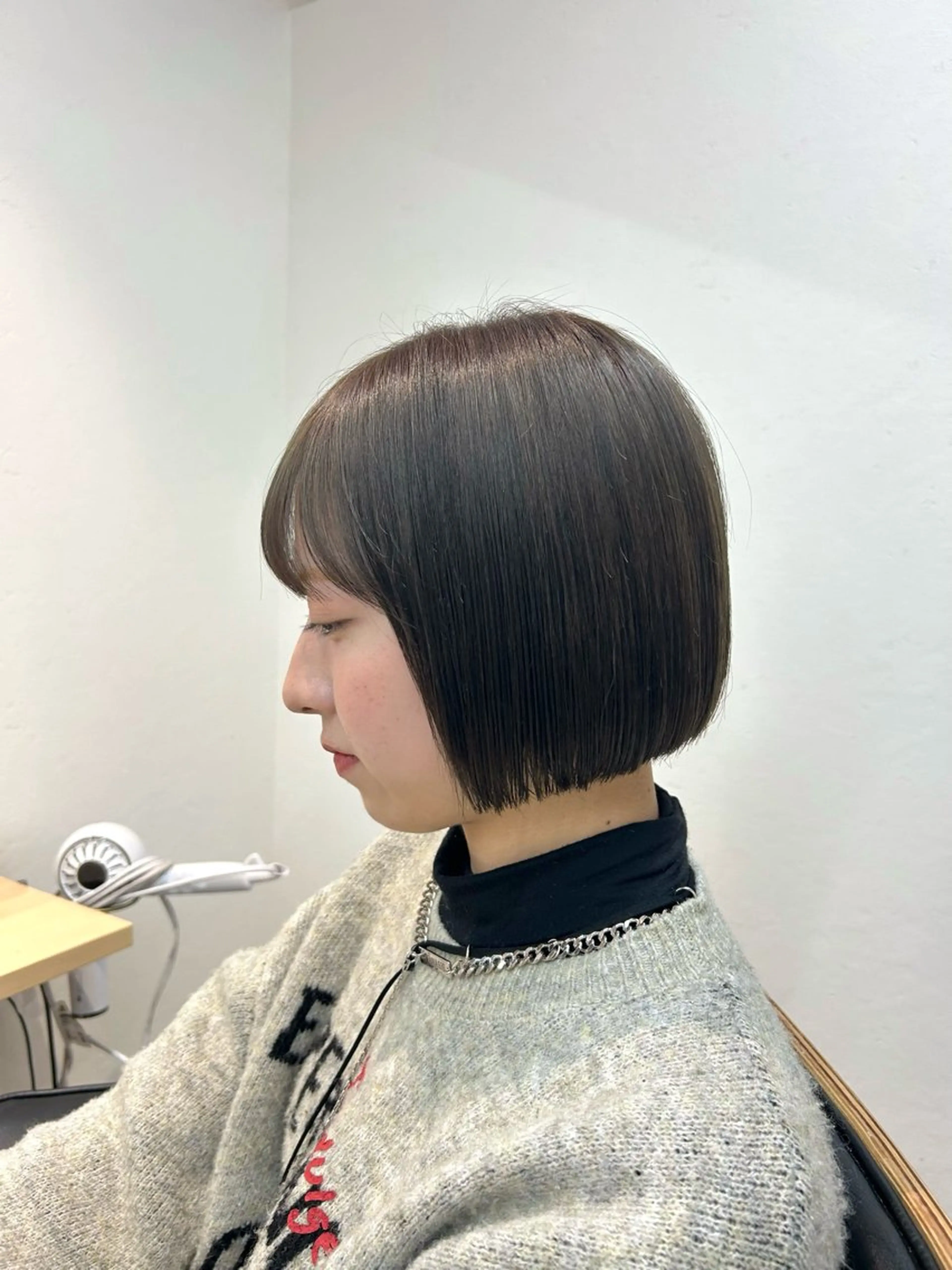 ミディアム カラー ボブ 艶カラー/レイヤー/ ハイトーン/まなみのヘアスタイル