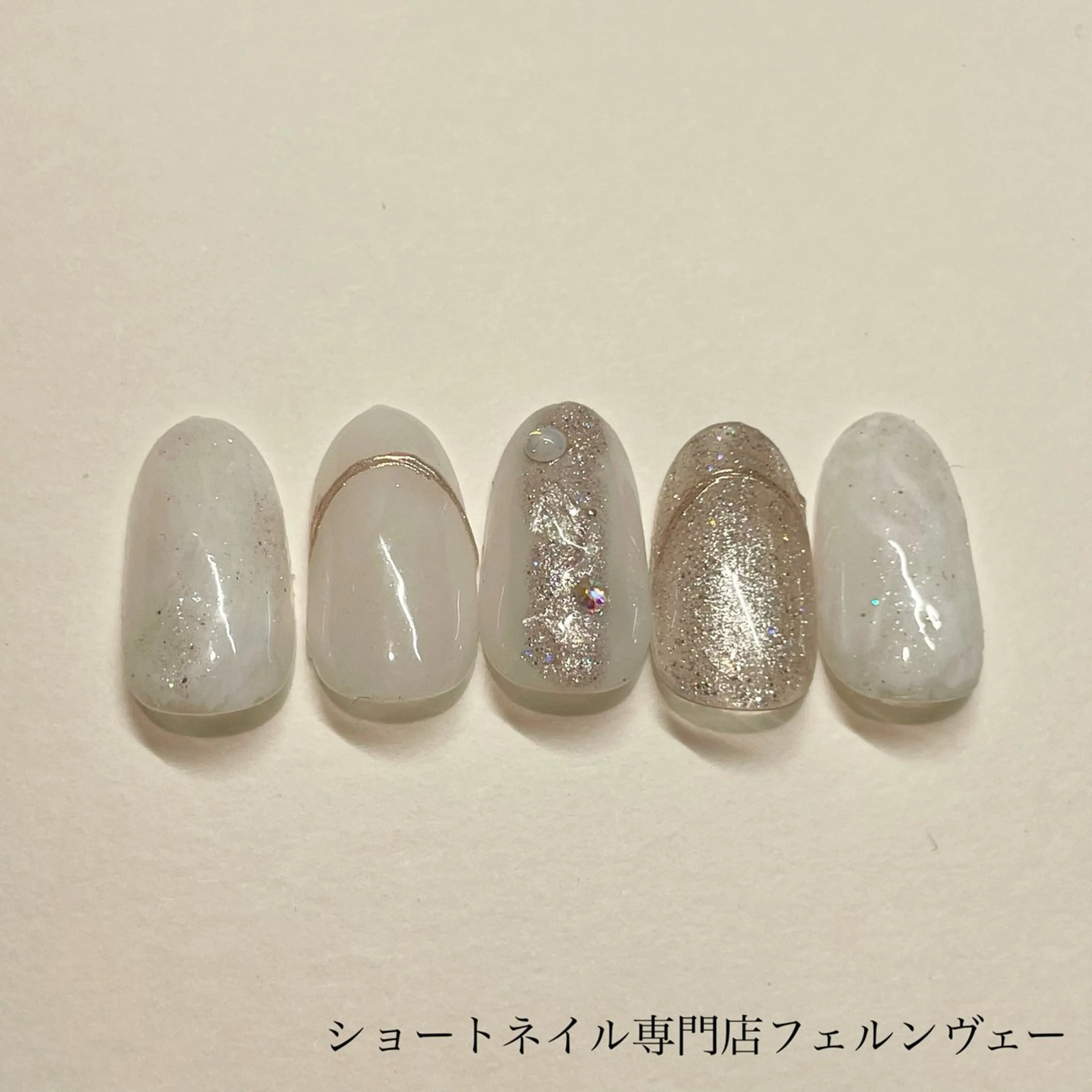 ネイル ニュアンスネイル ホワイト ハンドネイル ショートネイル専門店 フェルンヴェー代々木のネイルデザイン