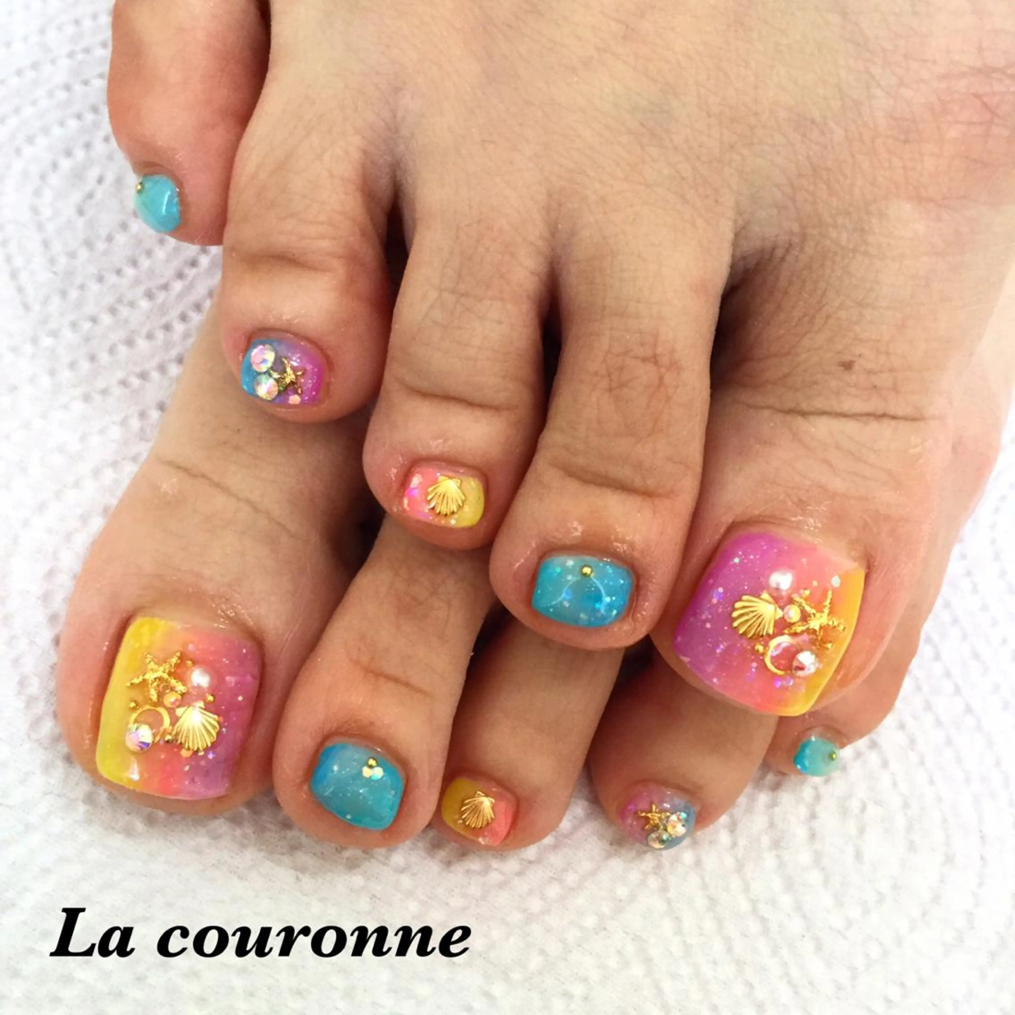 ネイル フットネイル Lacouronne NATSUMIのネイルデザイン