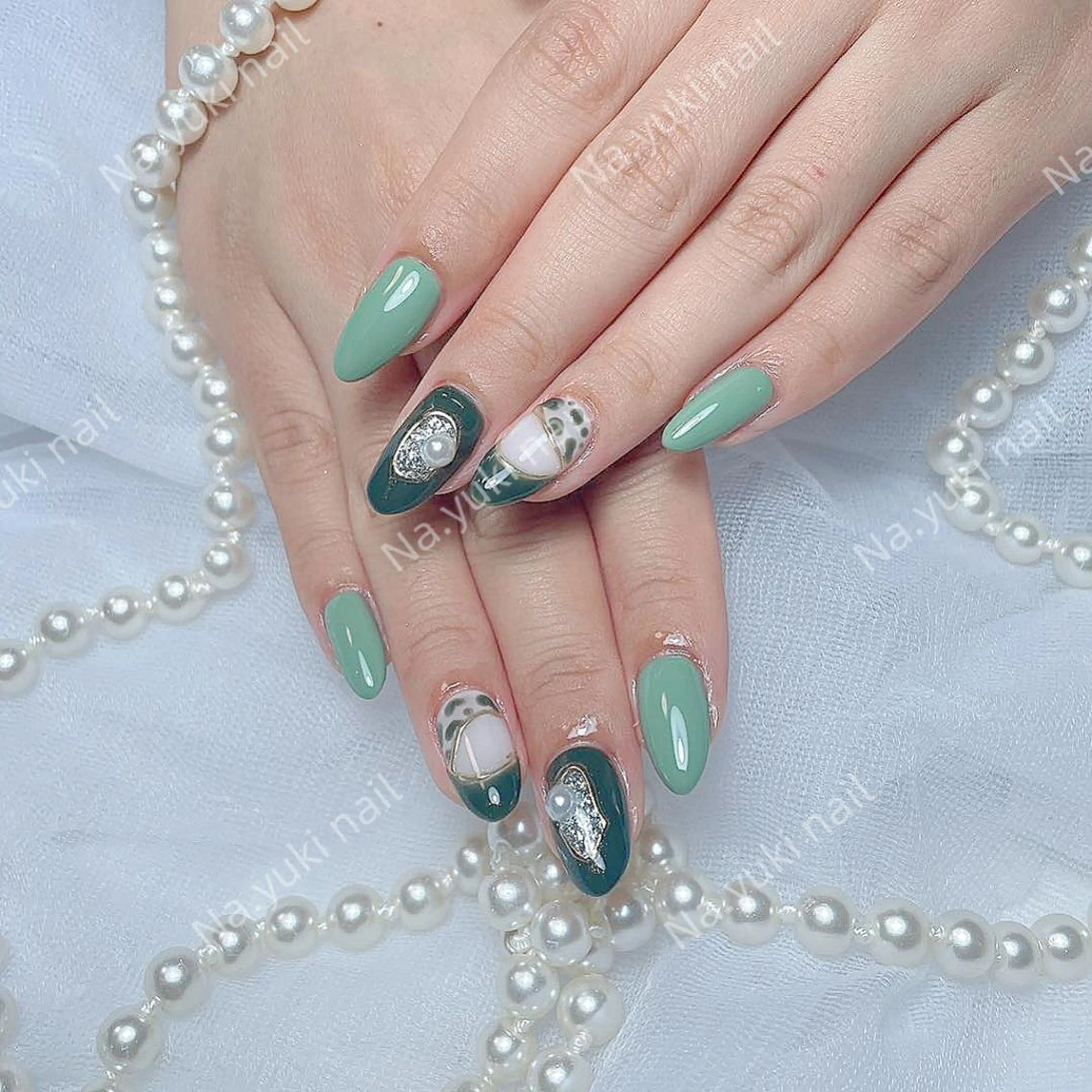 ネイル Queenie 🦋のネイルデザイン