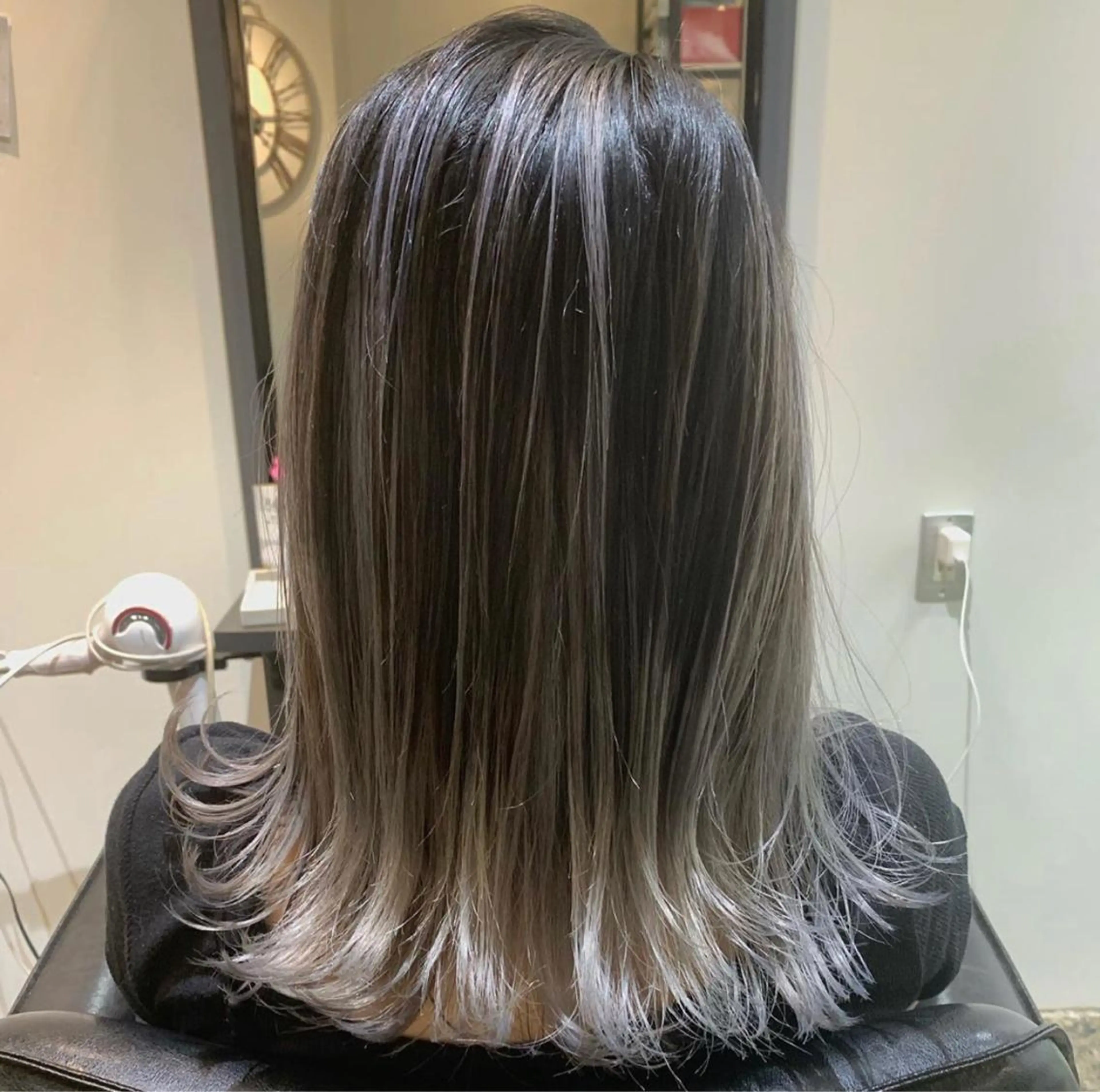 ミディアム カラー UMEDA FIGAROのヘアスタイル