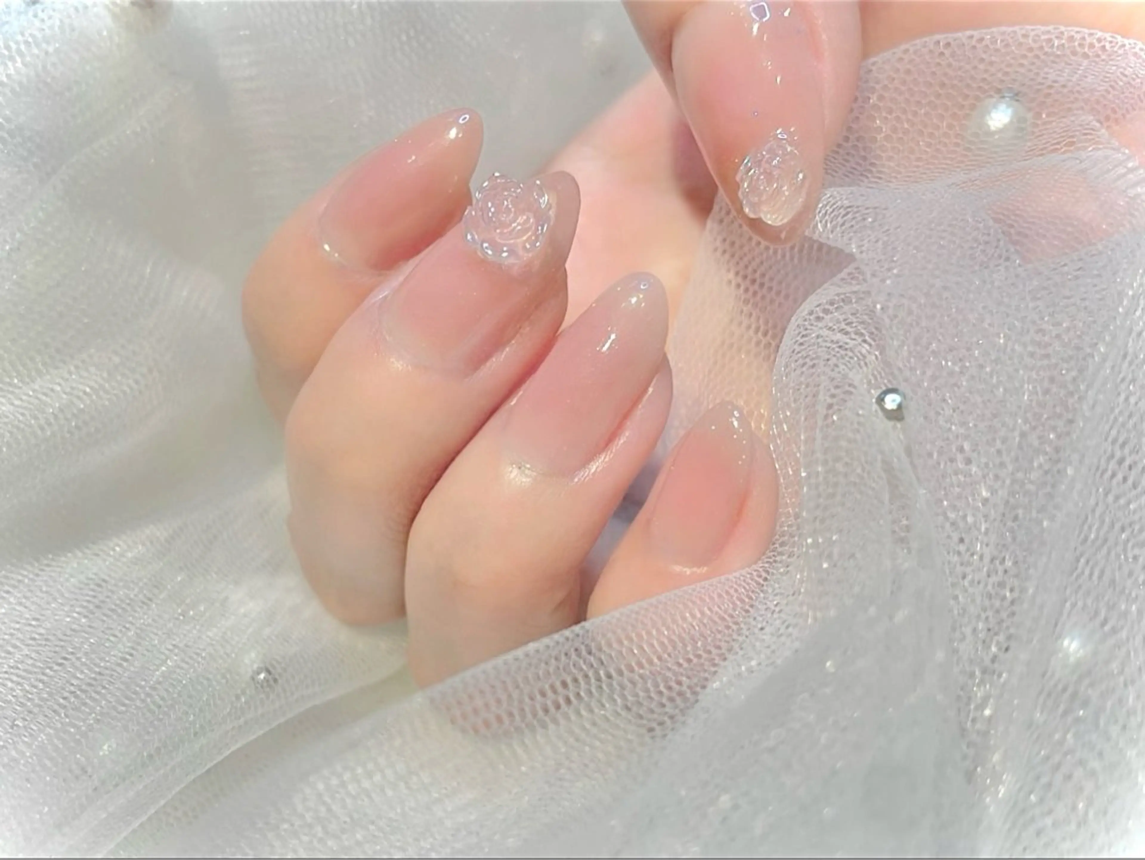 ネイル PRIVÉ 白金🫧 ツヤ感ちゅるんネイルのネイルデザイン