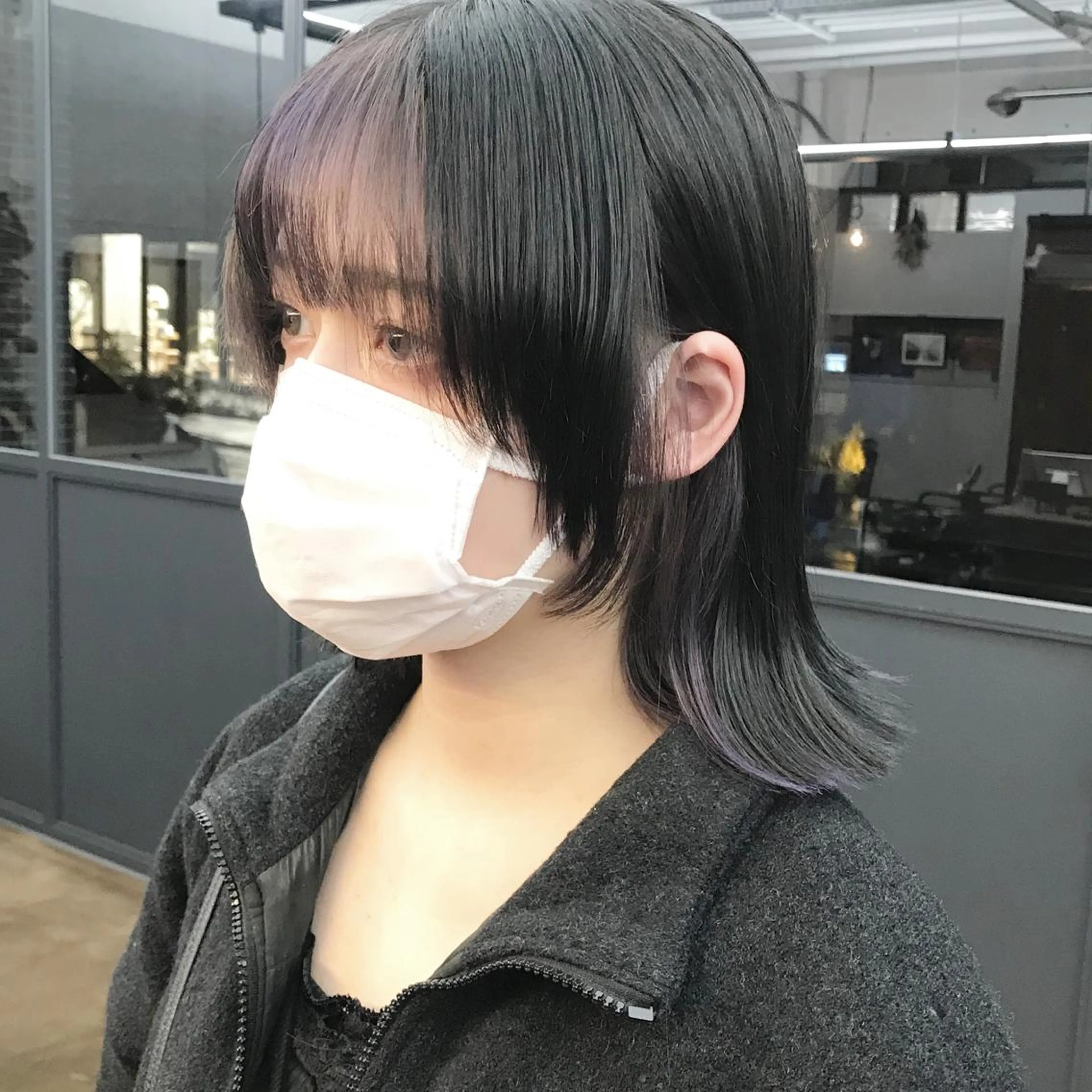 ミディアム カラー ミストバング 黒髪 ブリーチ ブルーカラー ブルーブラック カット ヘアカラー トリートメント ヘアセット ✂︎ウルフ・ショート ✂︎MIKUNIのヘアスタイル