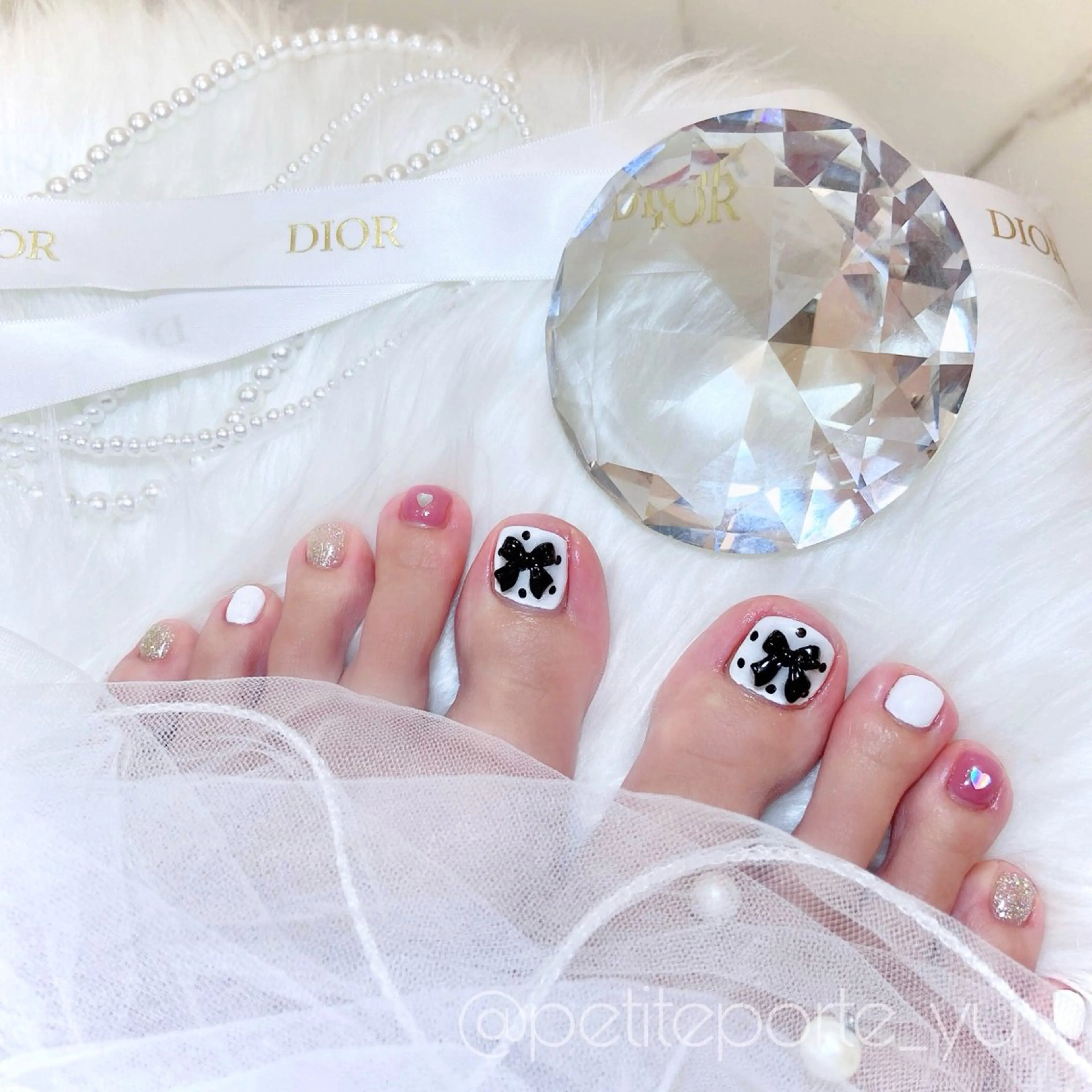 ネイル アートネイル ドット フットネイル ジェルネイル ガーリー フットネイル petite porteのネイルデザイン