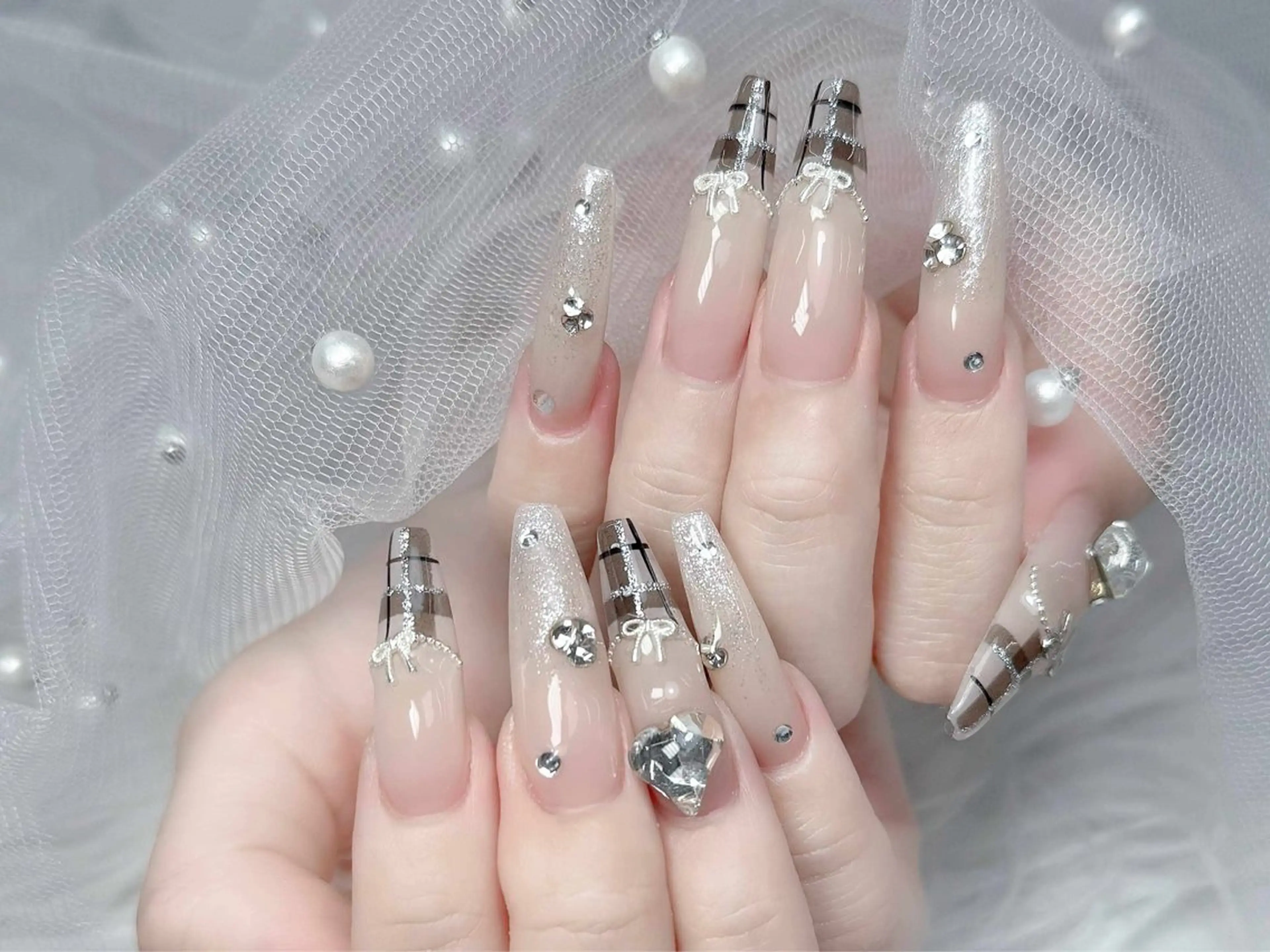 ネイル アートネイル フレンチネイル ジェルネイル キラキラネイル 韓国ネイル ハンドネイル ハンドケア Nova Nail Nambaのネイルデザイン