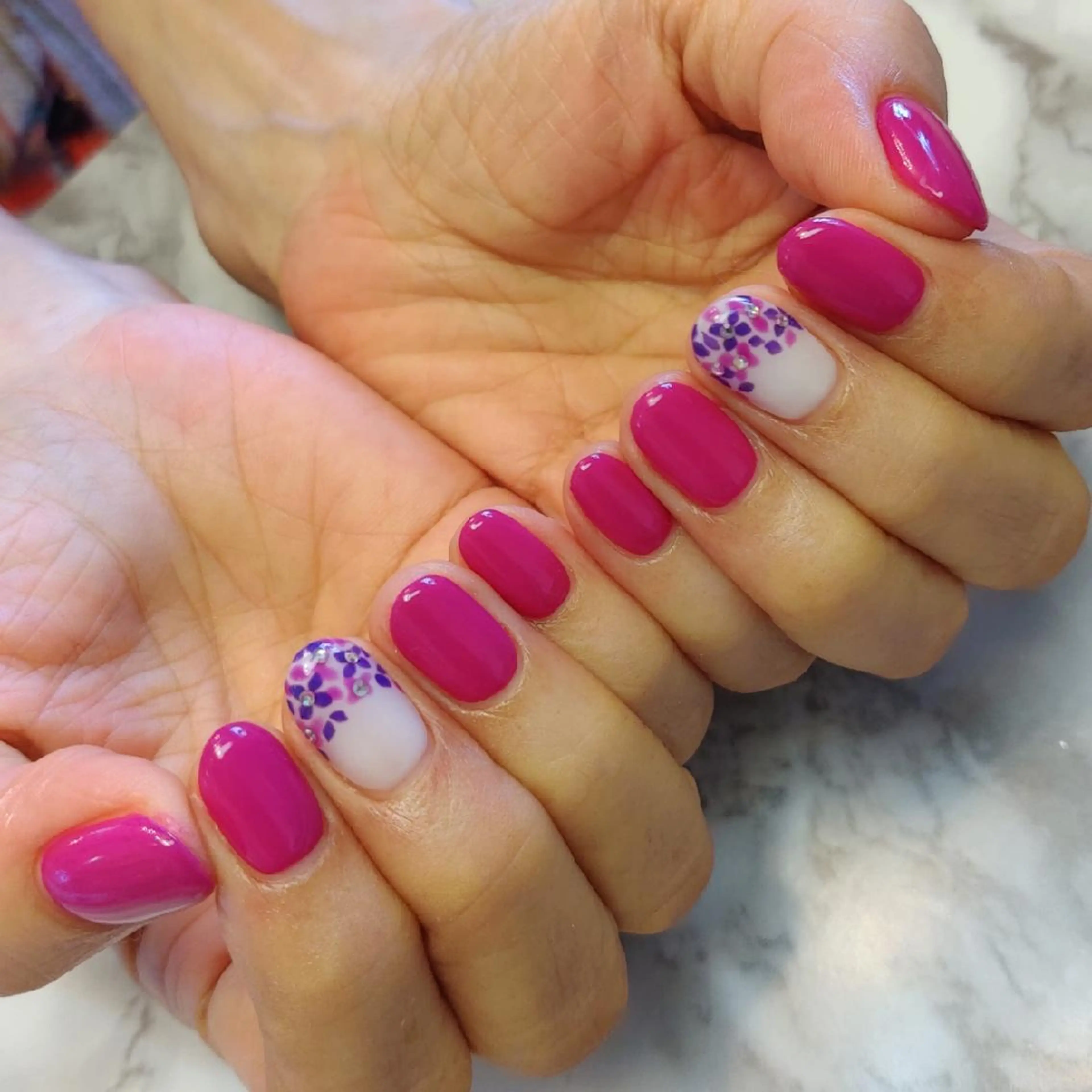 ネイル ジェヌインネイル 河内のネイルデザイン