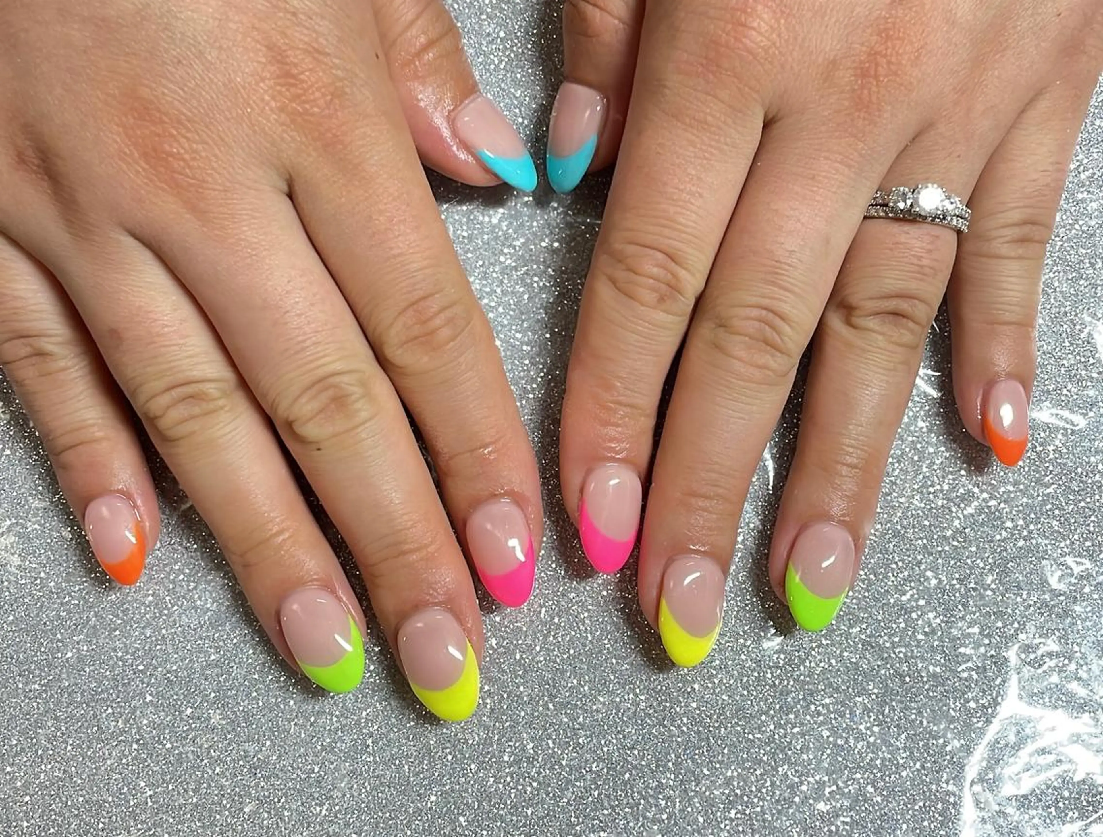 ネイル ハンドネイル VIERU 🌈🎀💖のネイルデザイン