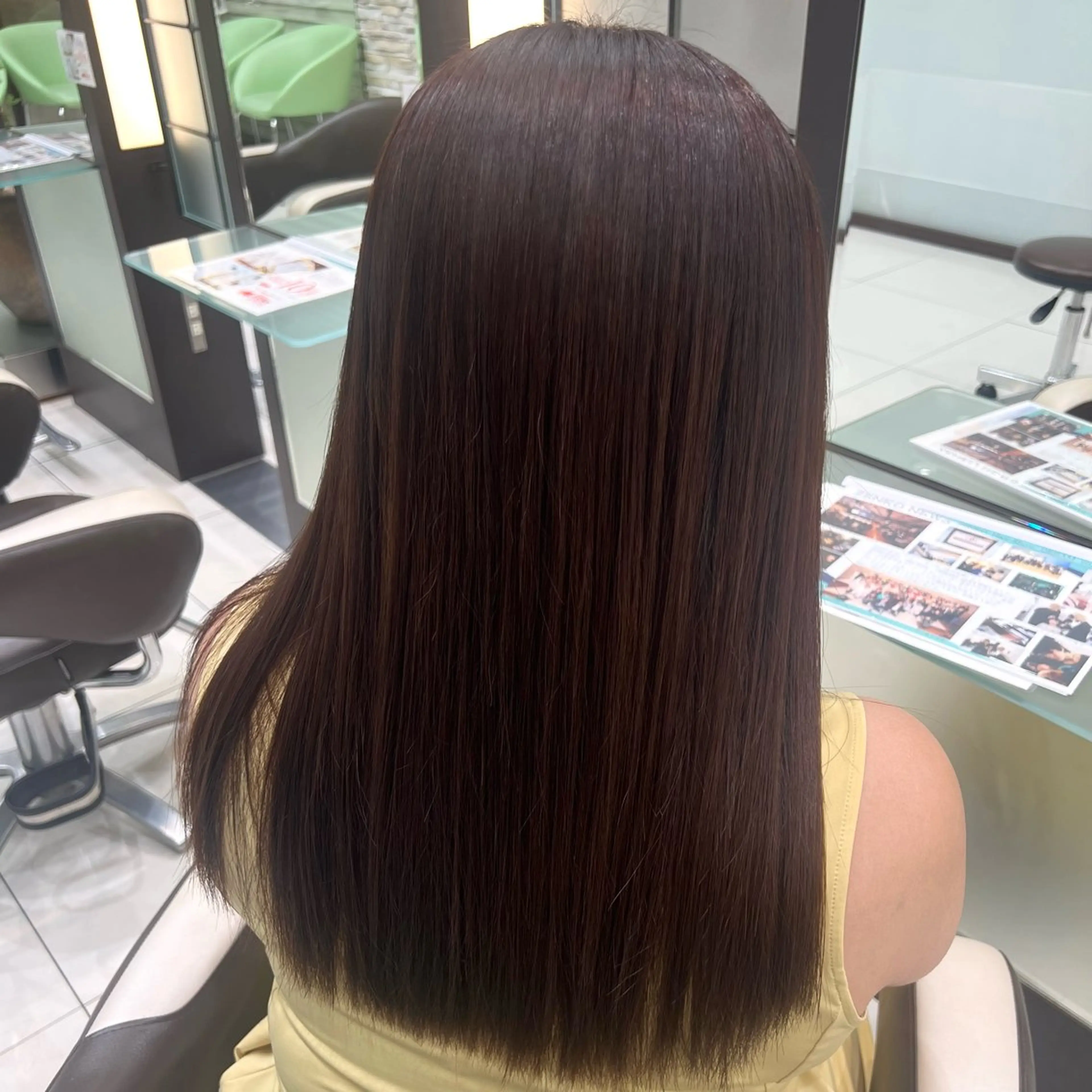 ロング ハイトーン／透明感 カラー Mioのヘアスタイル