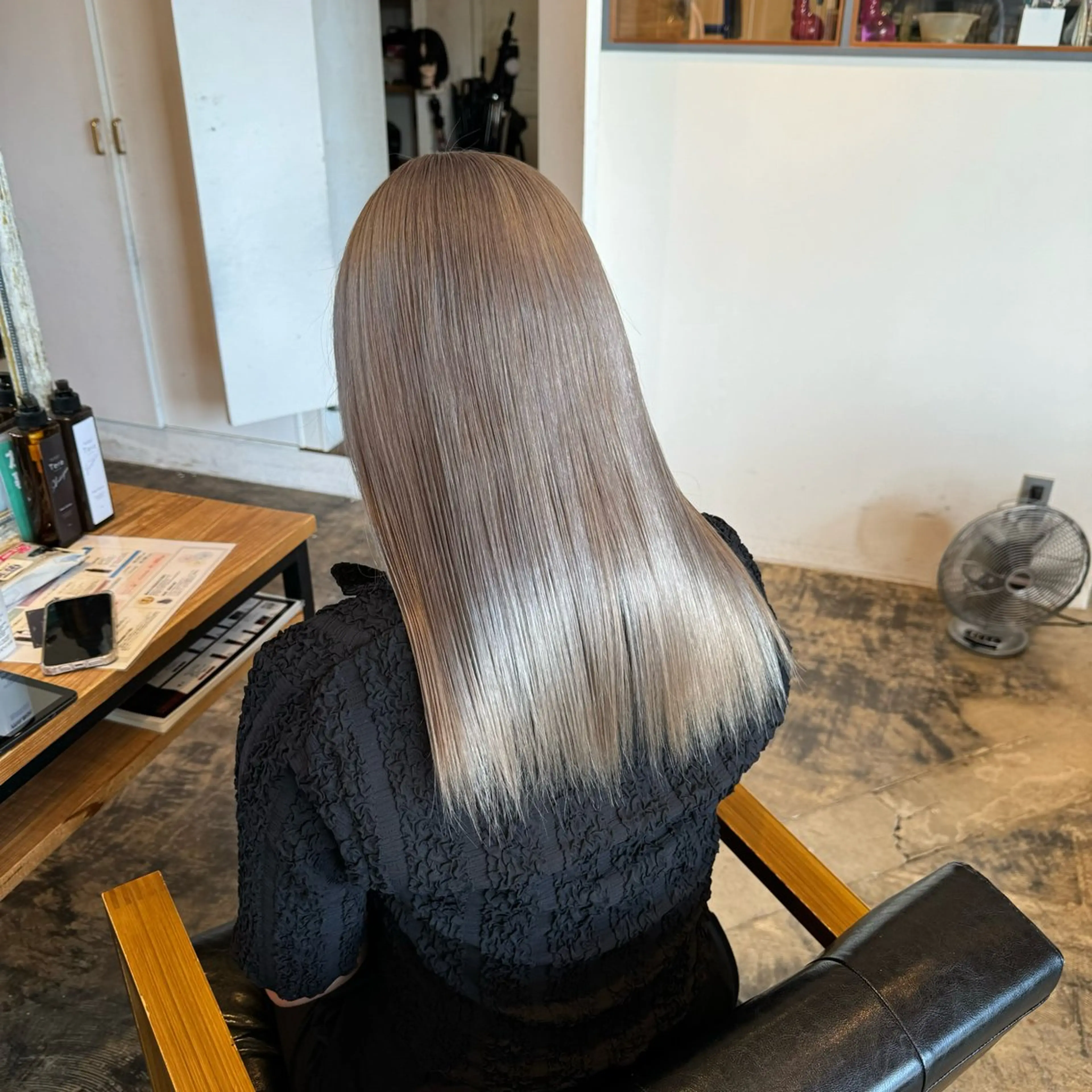 セミロング ヘアカラー ハイトーンカラー特化 🥀KAITO🥀のヘアスタイル