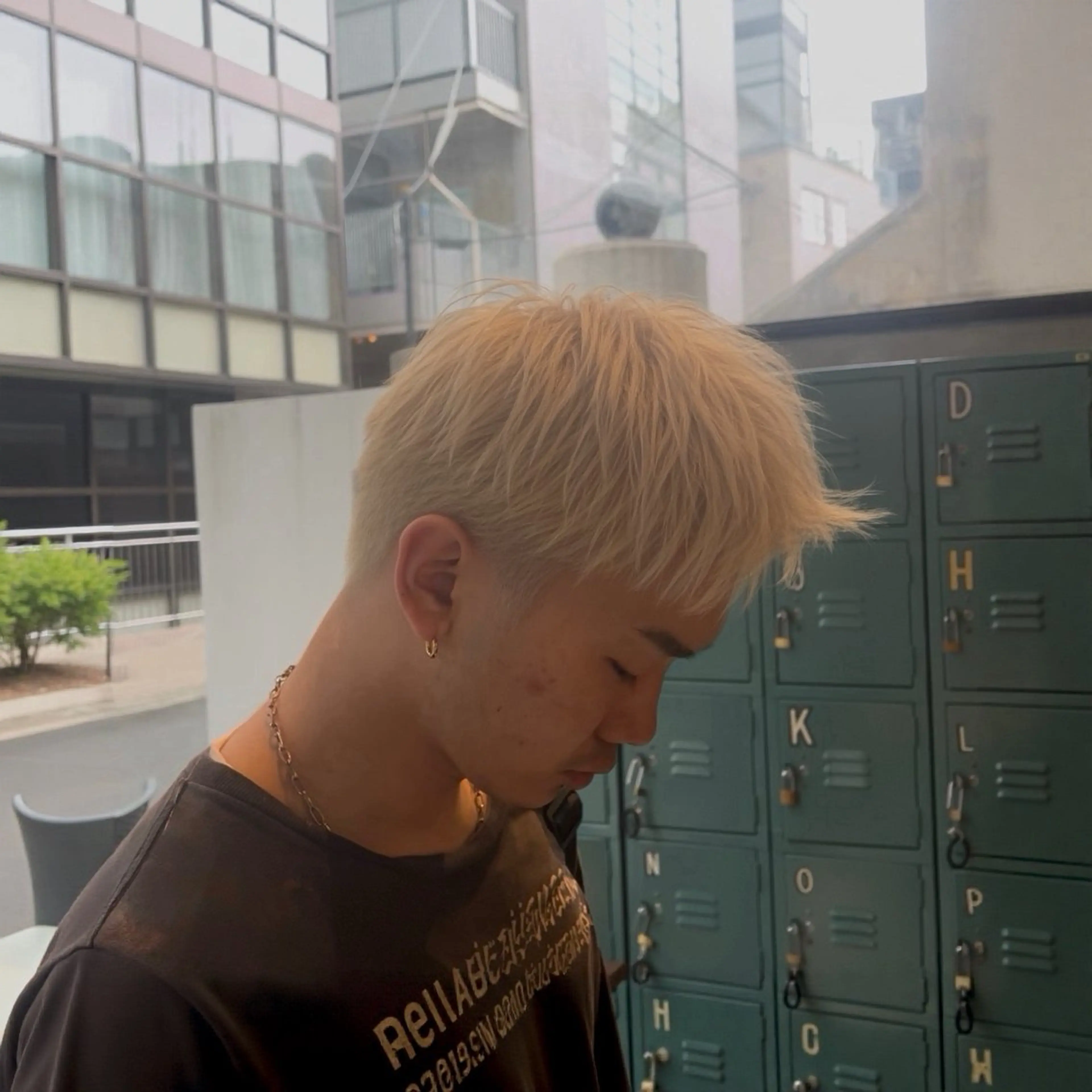 カラー メンズ メンズブリーチ フェードカット メンズハイトーン メンズ韓国風 スパイキーショート ⚜️ブリーチ× 透明感✨Hayatoのヘアスタイル