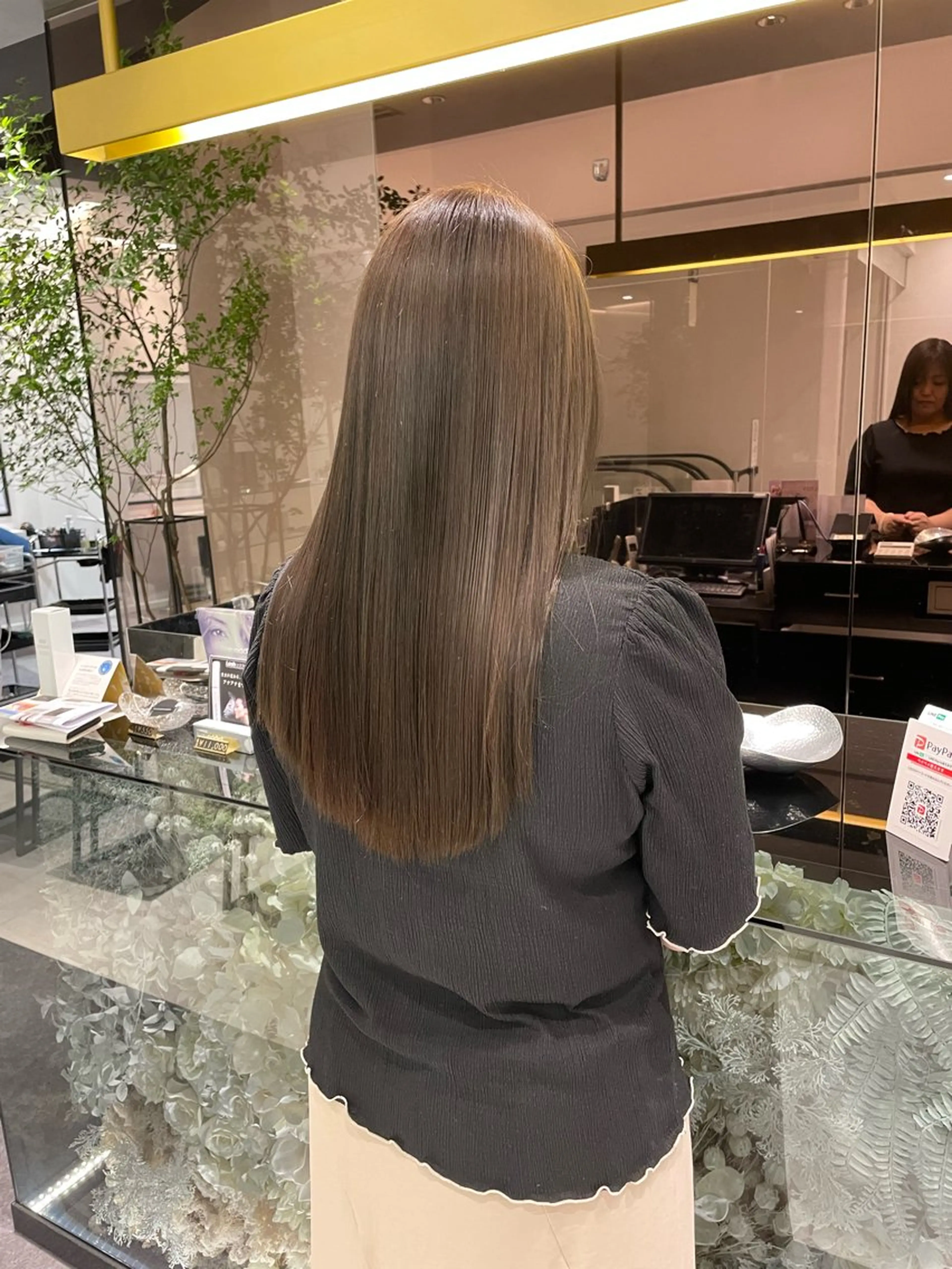 カラー 岡部 未咲希のヘアスタイル