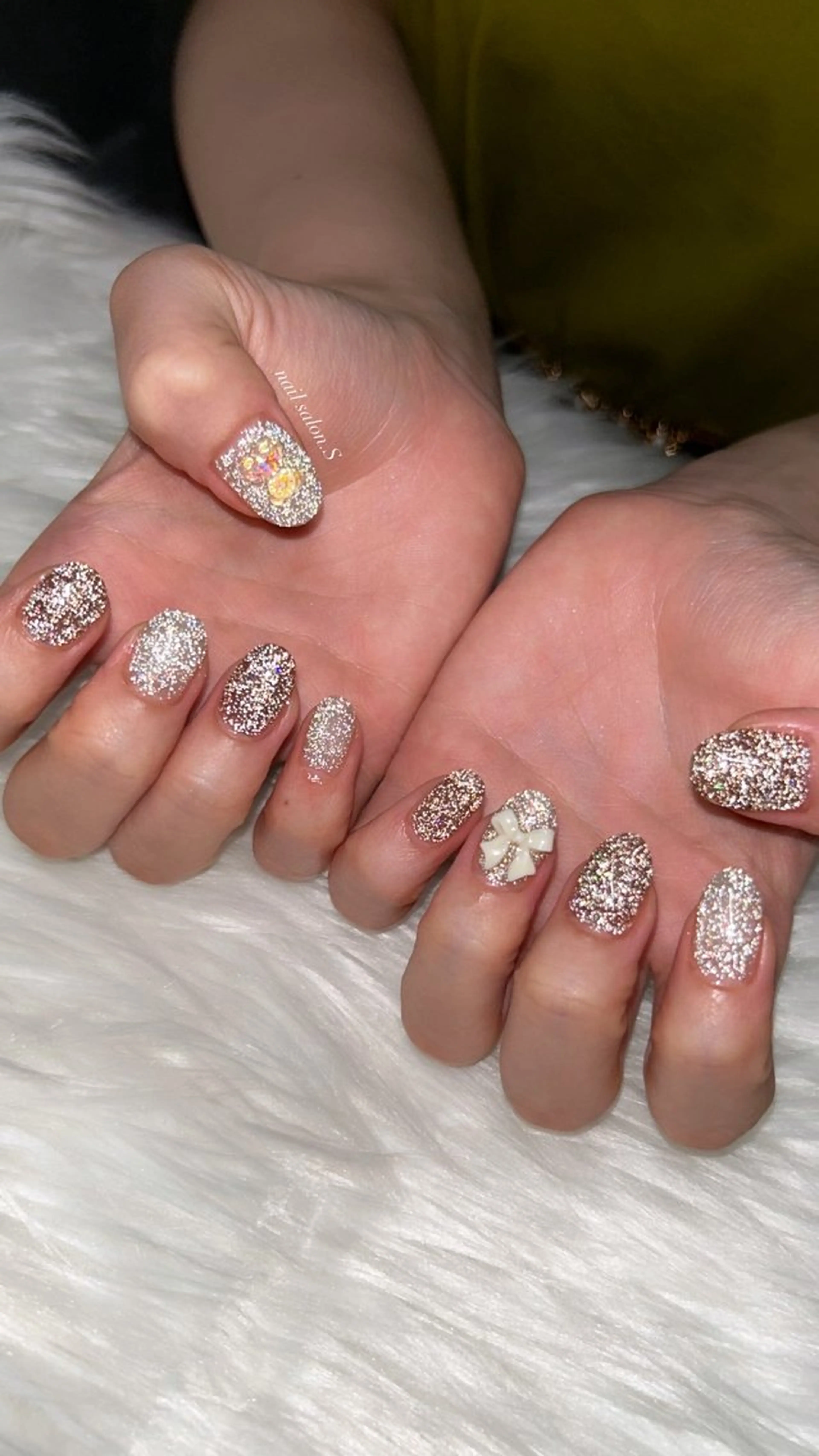 ネイル フラッシュネイル ジェルネイル ガーリー キラキラネイル 韓国ネイル ハンドネイル 関山 志乃のネイルデザイン