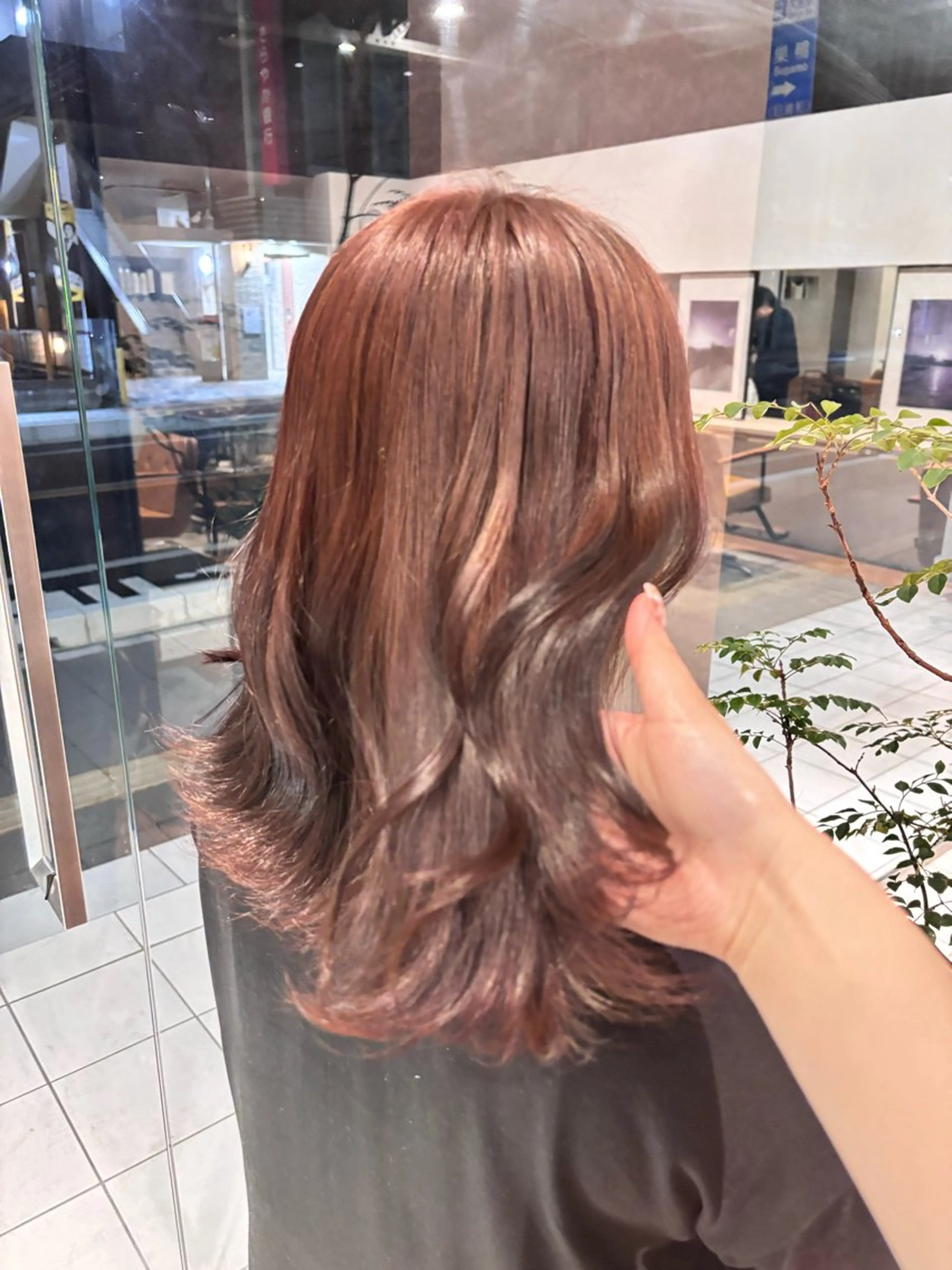カラー 八木 瑠奈のヘアスタイル