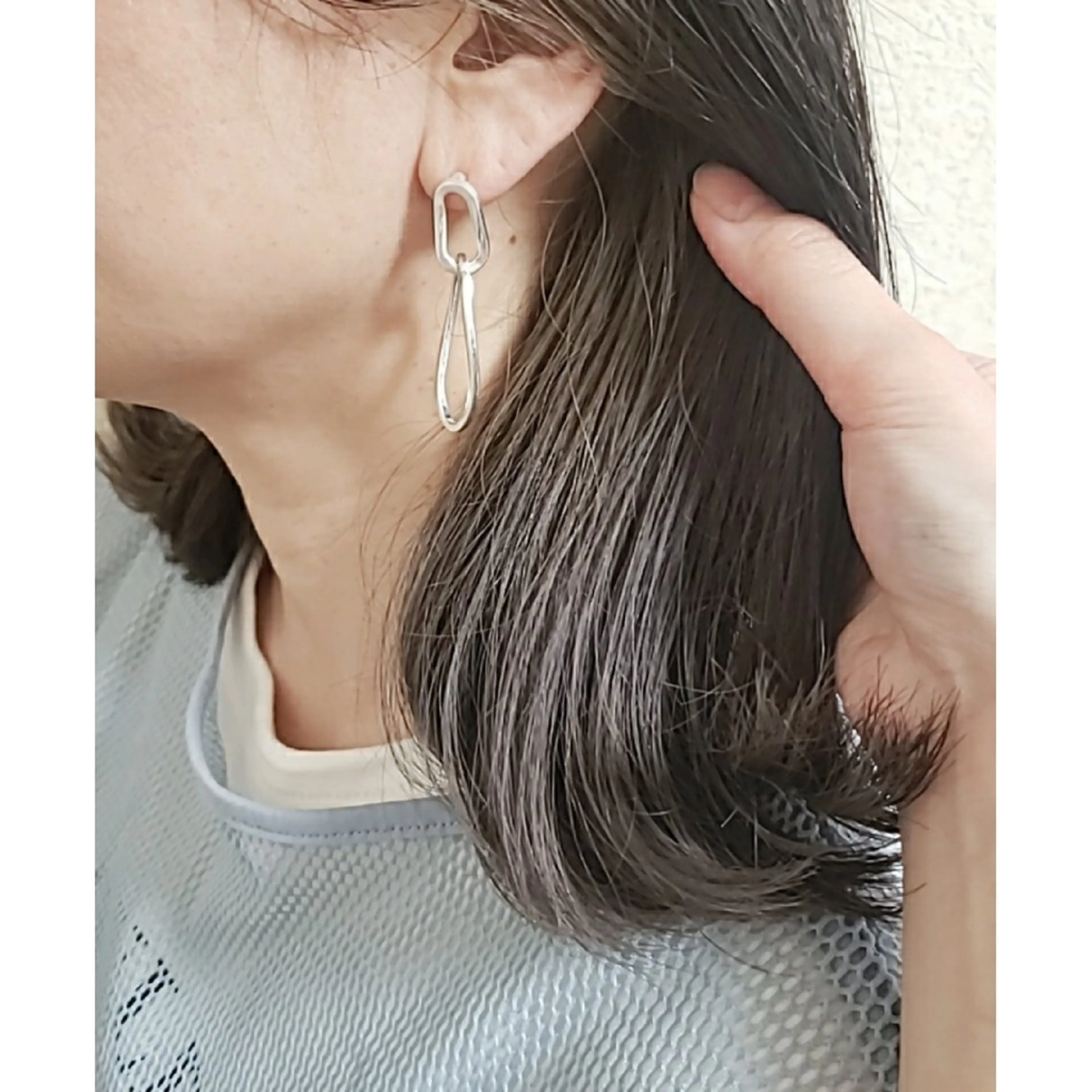 ミディアム カラー ベージュカラー イヤリングカラー グレージュ インナーカラー シルバー 髪質改善サロン🍃 AIRI のヘアスタイル