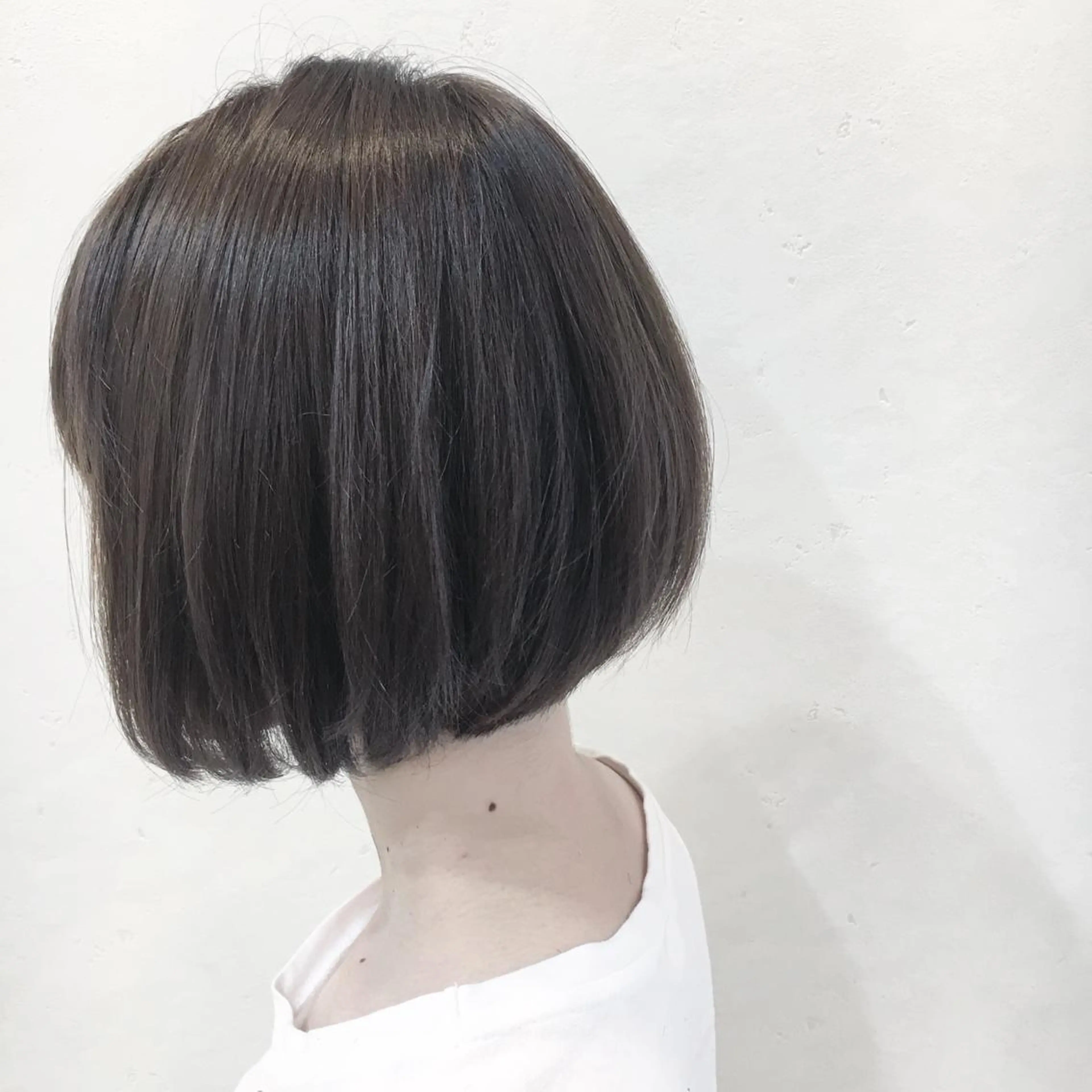 【学生限定・就活、校則、実習向け】黒くなり過ぎない系カラー+カット+潤い保湿トリートメントの写真