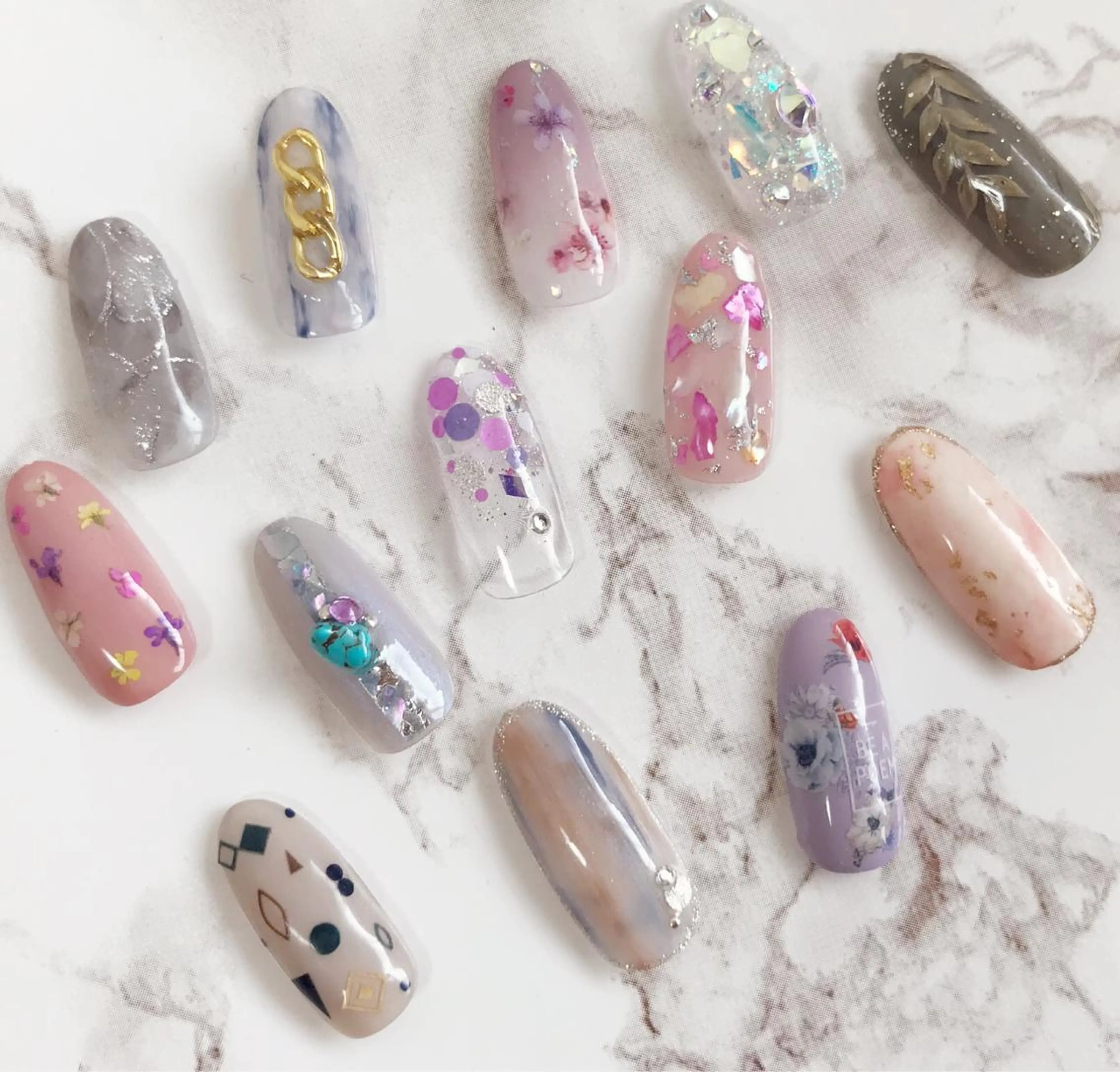 ネイル アートネイル stay goldのネイルデザイン