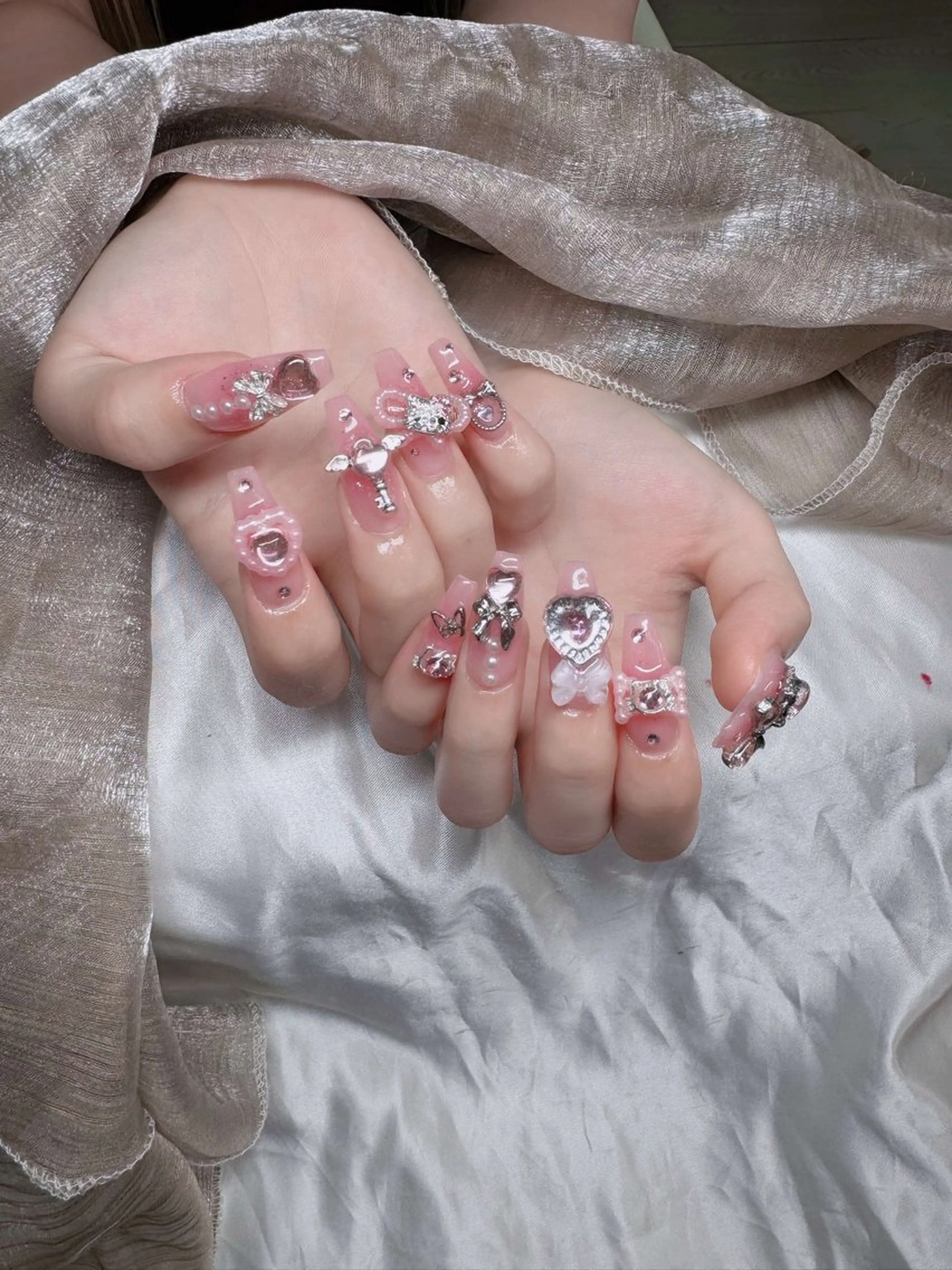 ネイル オーロラネイル フレンチネイル ジェルネイル ハロウィン キラキラネイル H.baby Nail Salonのネイルデザイン