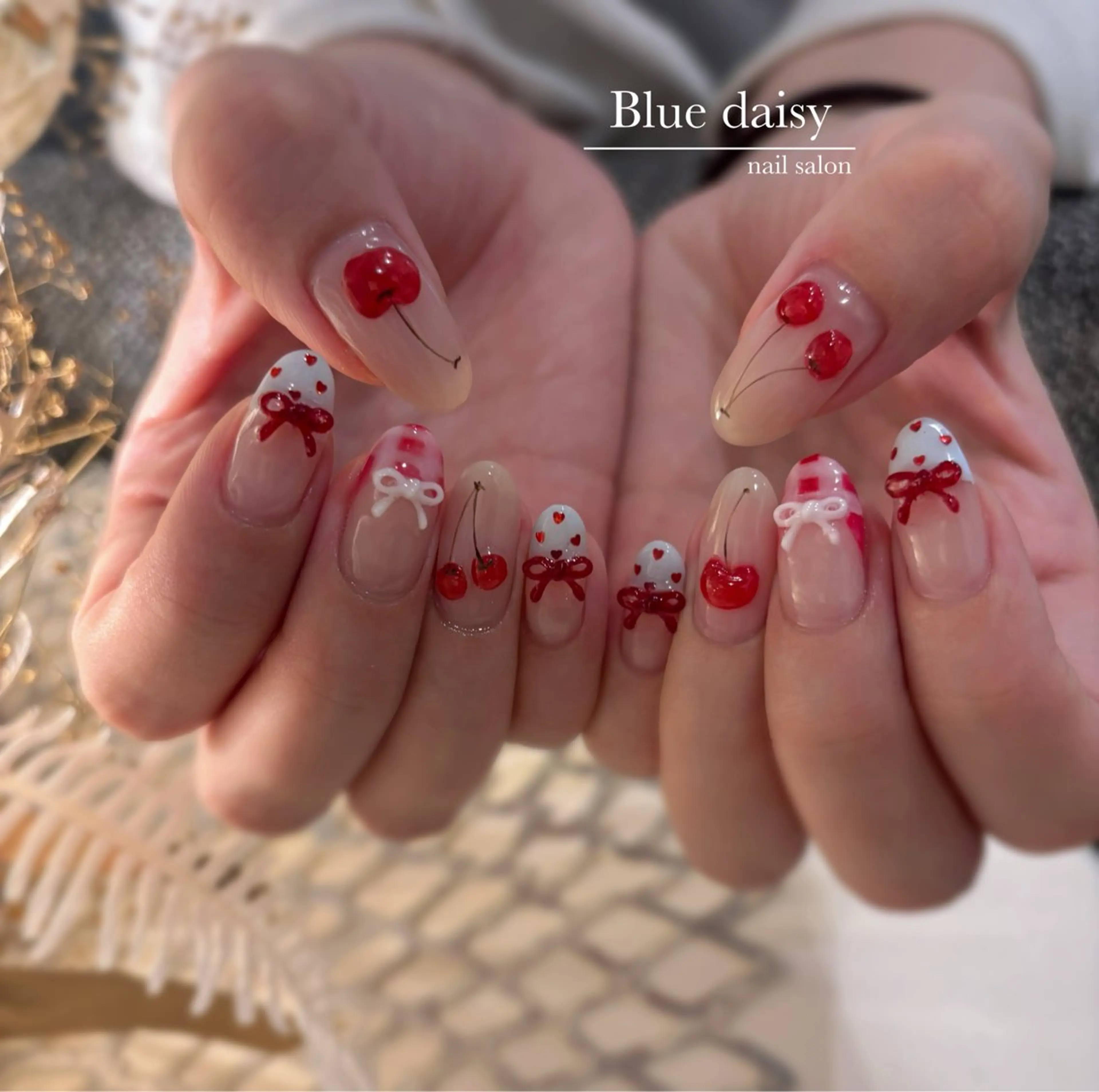 ネイル ジェルネイル ハート ホログラムネイル パラジェル Blue daisy 栄本店のネイルデザイン