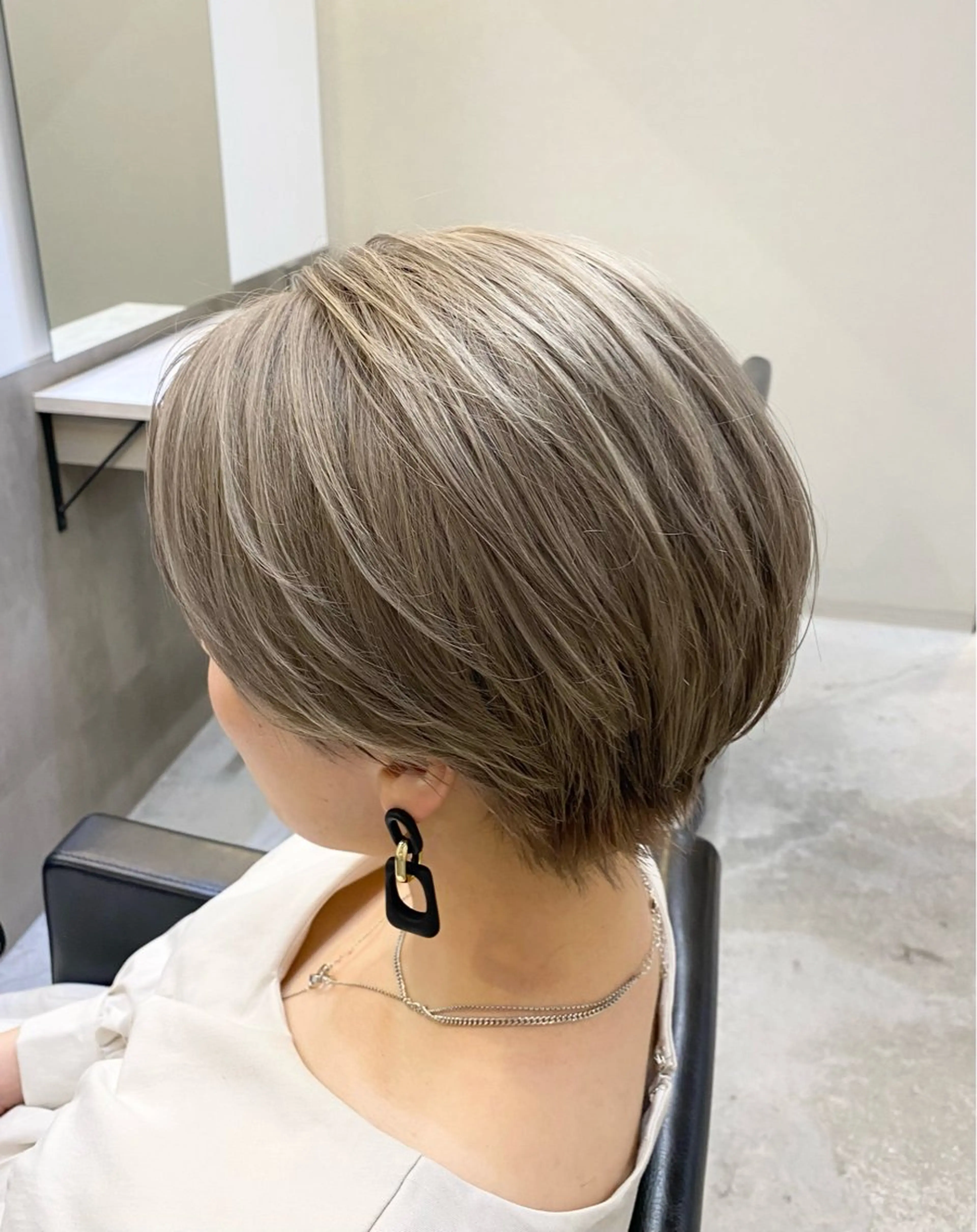 ショート カラー カット ヘアカラー トリートメント 白髪ぼかしハイライト ／レイヤー中島啓太のヘアスタイル