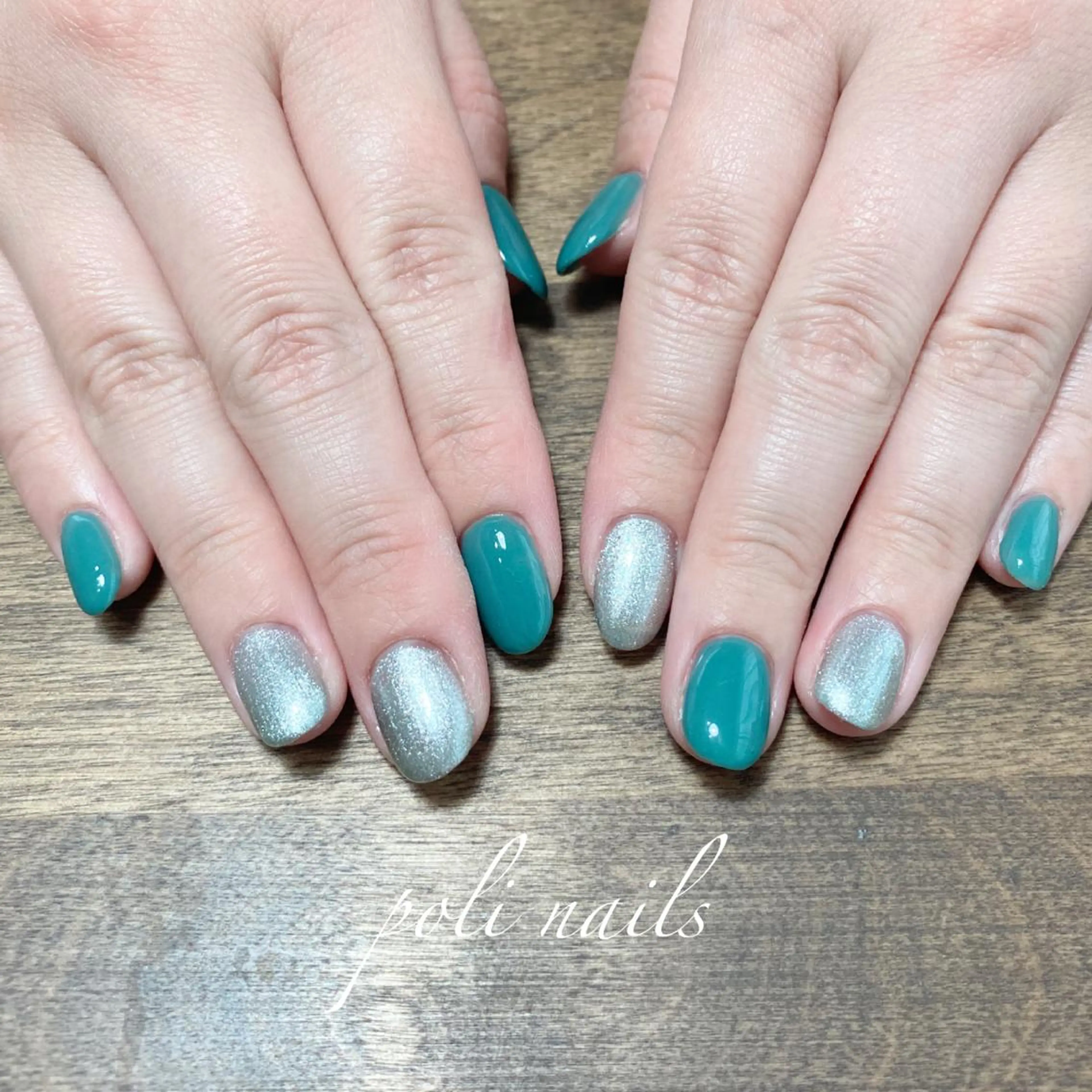 ネイル グリーン ワンカラーネイル ハンドネイル poli nailsのネイルデザイン