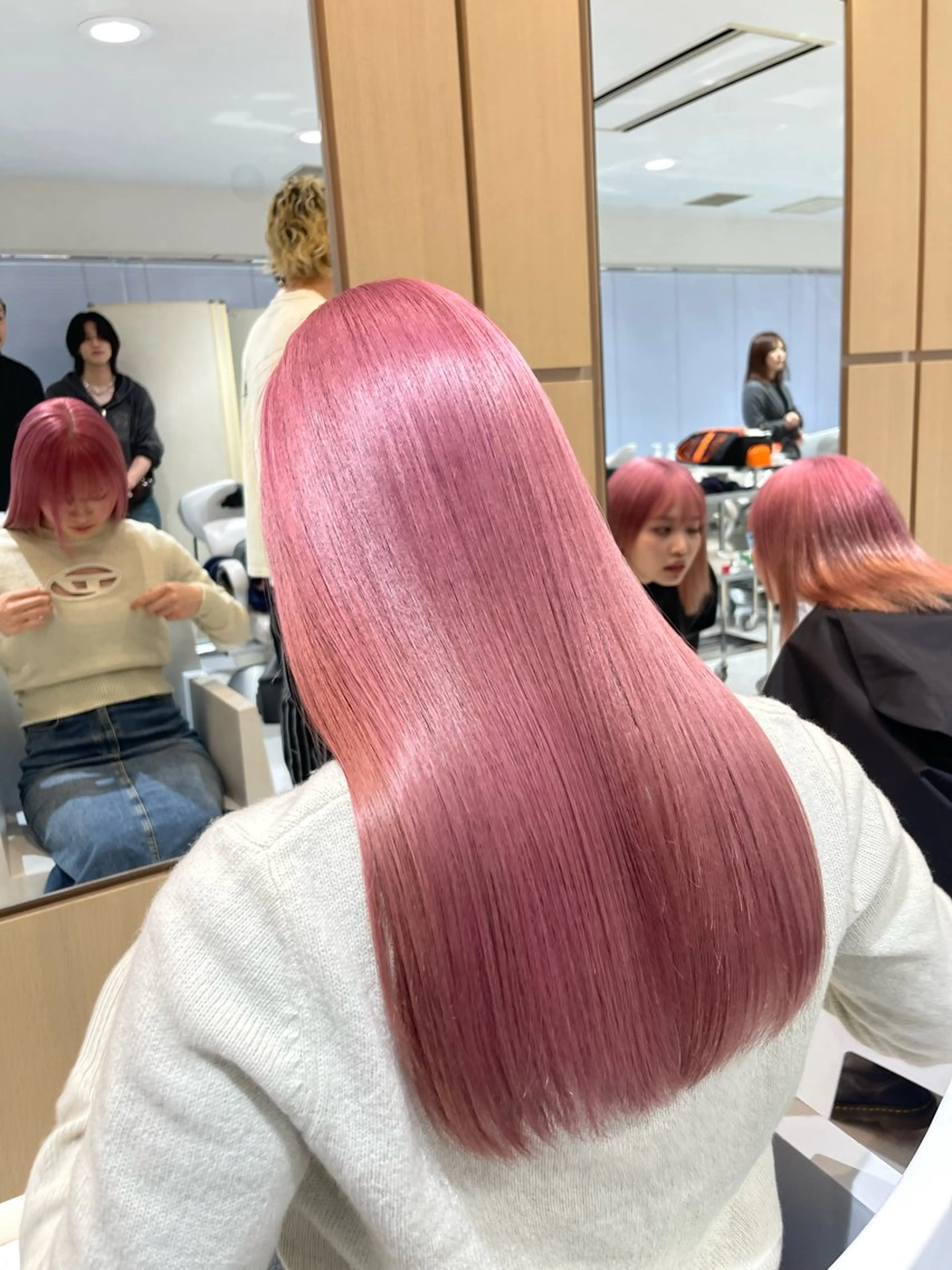 ロング カラー ハイトーンカラー ピンクカラー 縮毛・酸性ストレート 特化のヘアスタイル