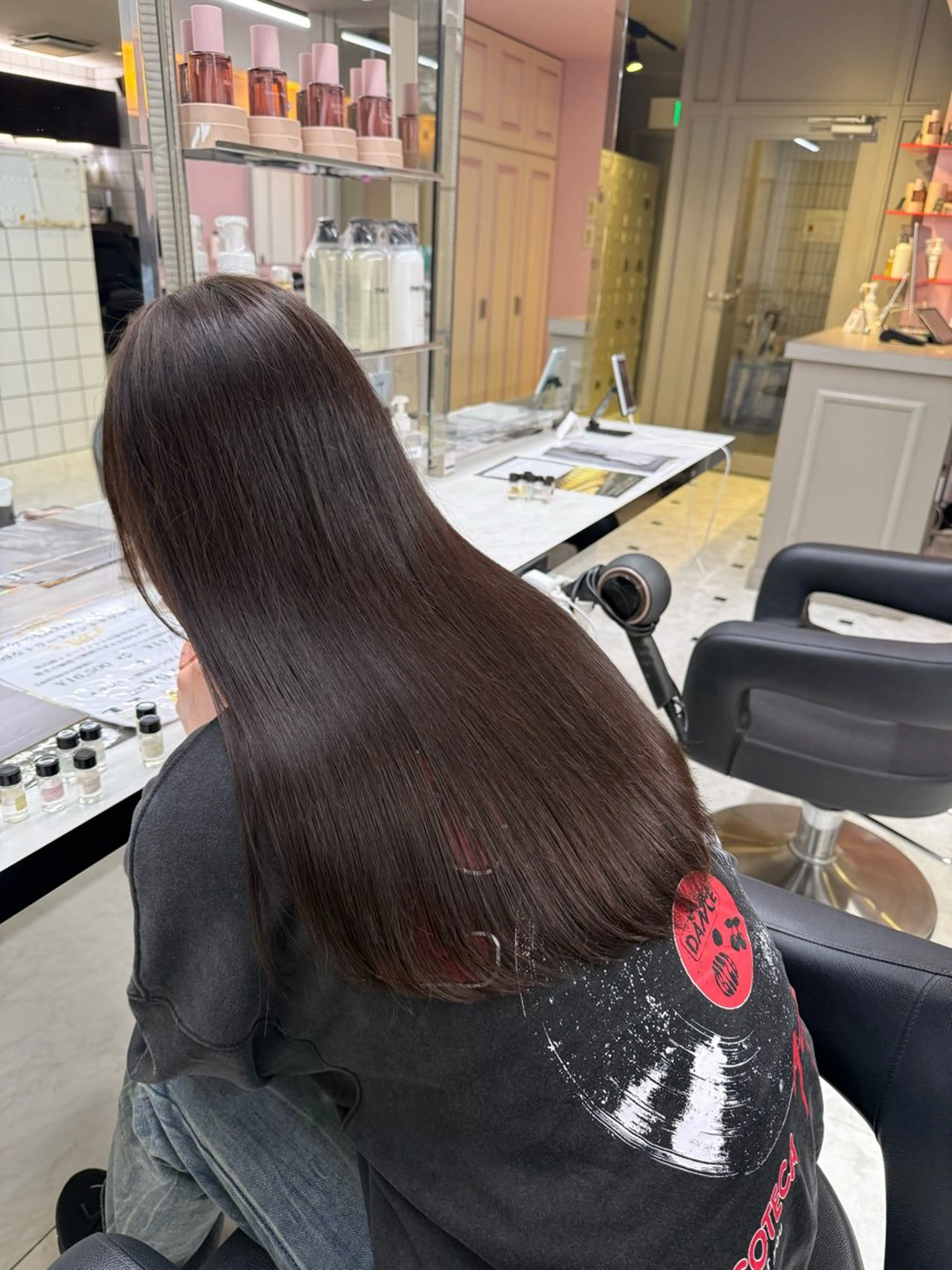 ロング カラー グレージュ カット ヘアカラー トリートメント 韓国風グレージュ 🤍たくみ🤍のヘアスタイル