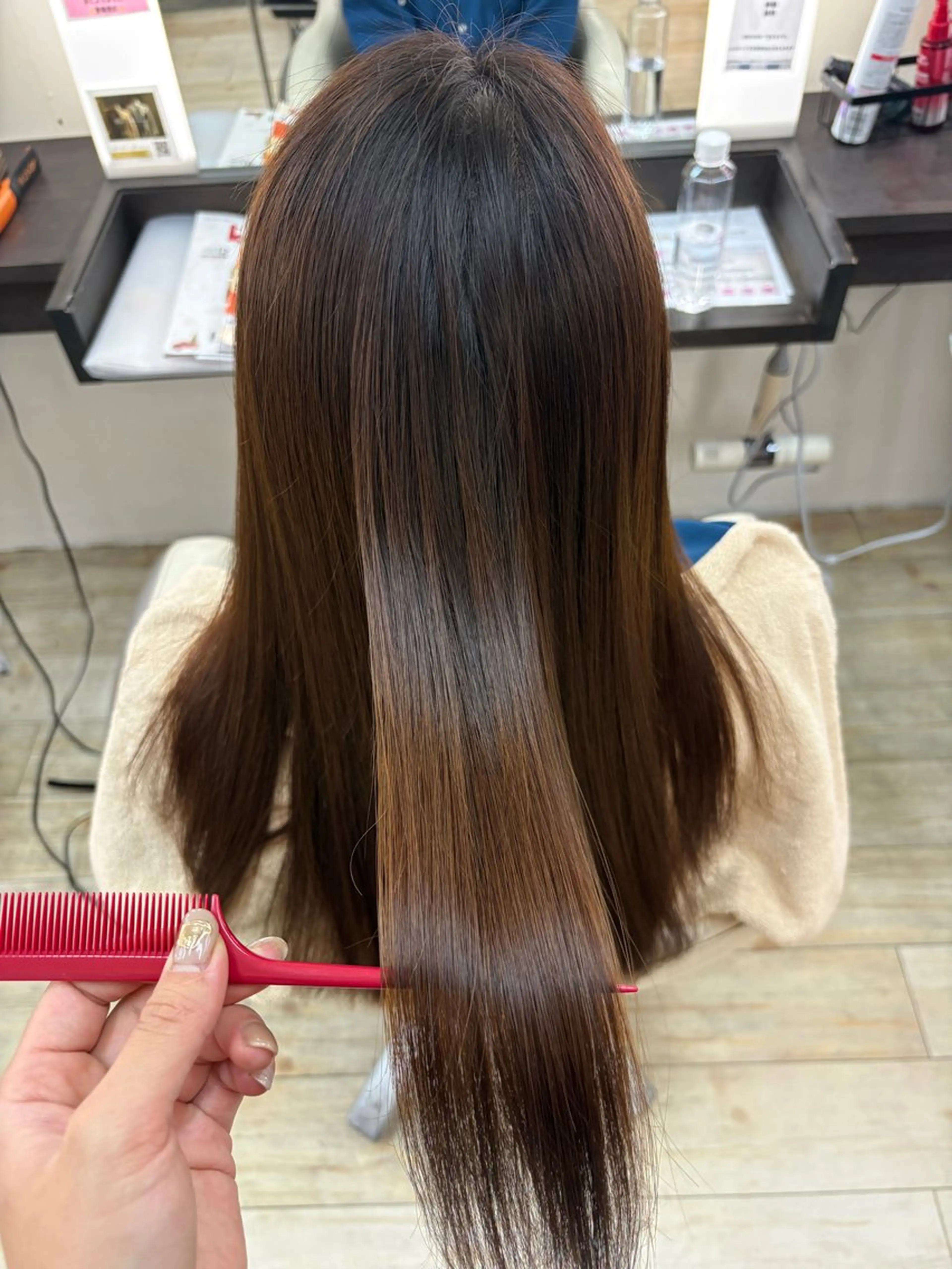 セミロング ルプラボウ　岡田 莉音のヘアスタイル