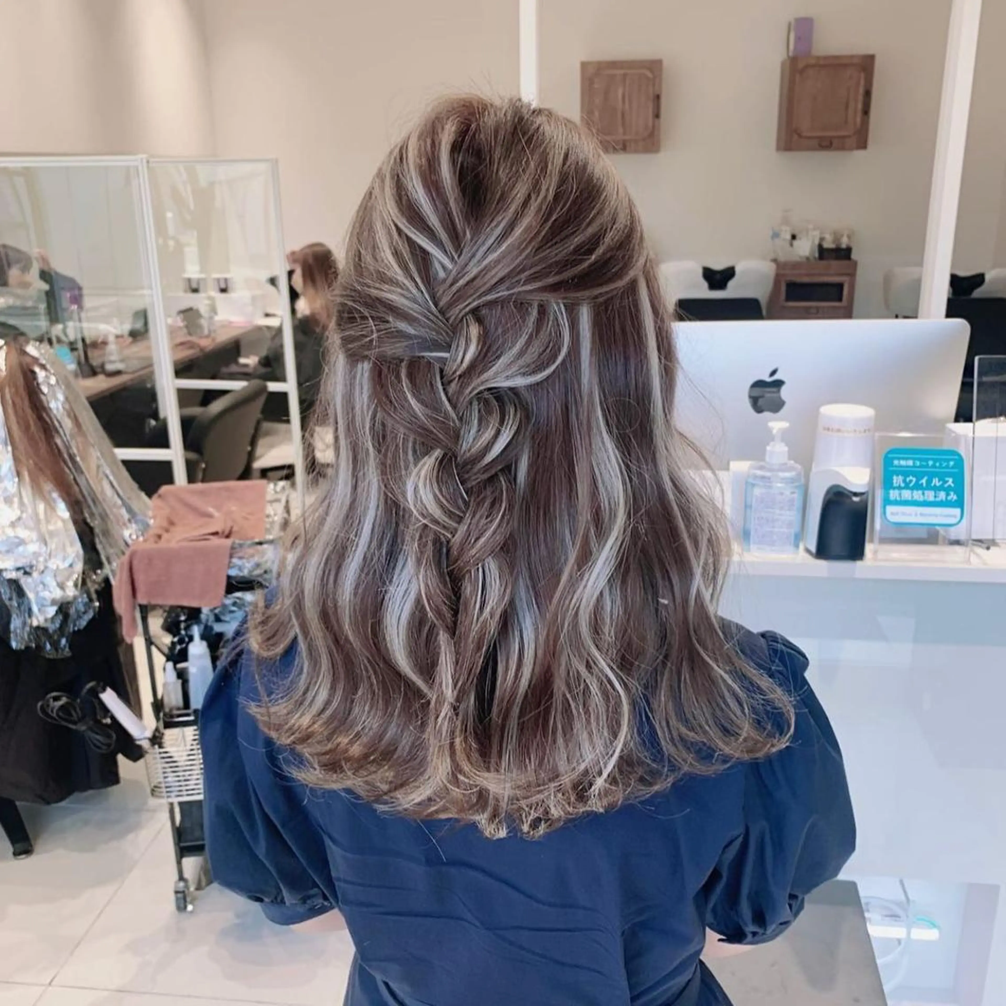 ロング カラー ブリーチ ケアブリーチ ハイライトカラー ハイライト 髪質改善 ヘアカラー オフホワイトアンドなんば所属・福西 洋斗のヘアスタイル