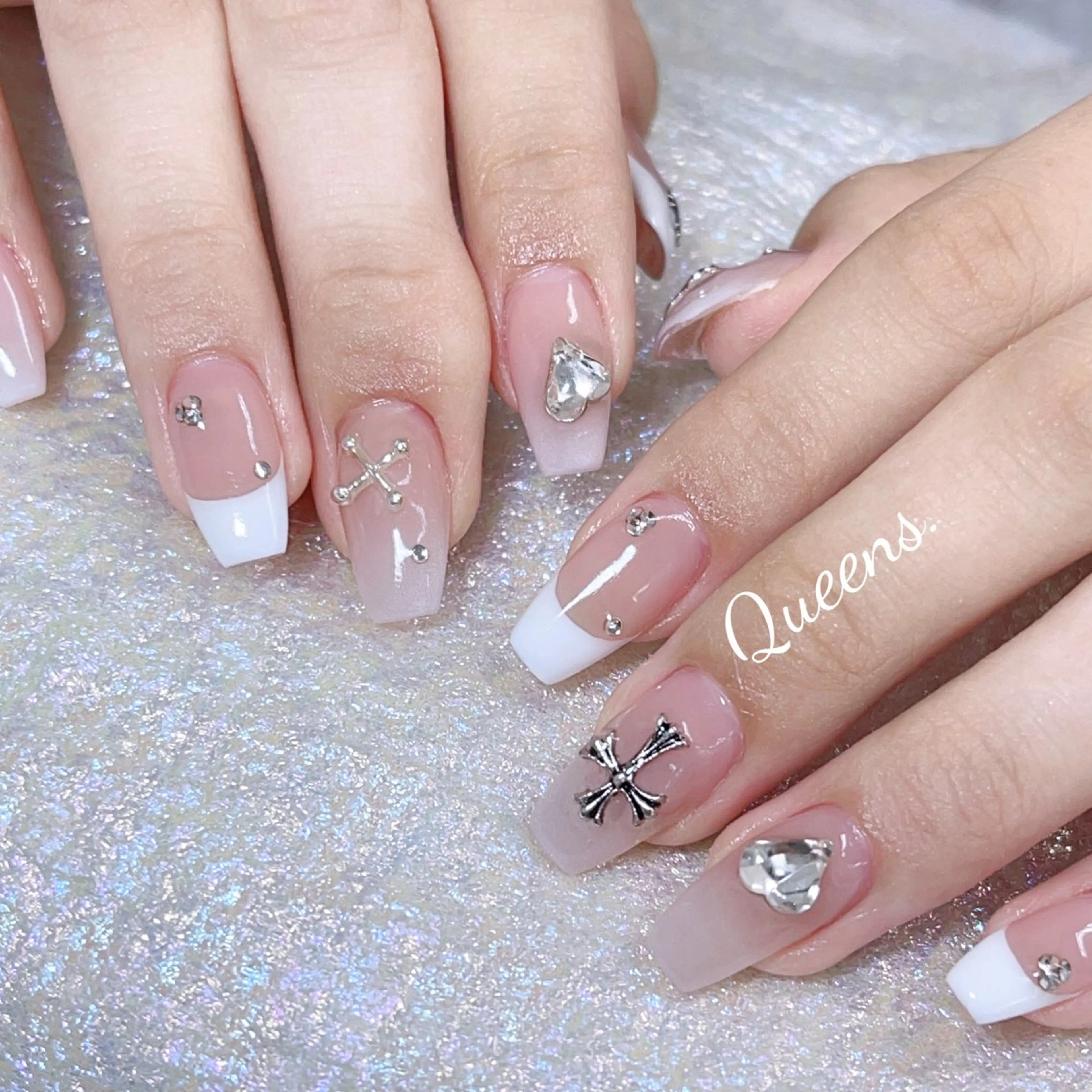 ネイル ハンドネイル Queens ciciのネイルデザイン