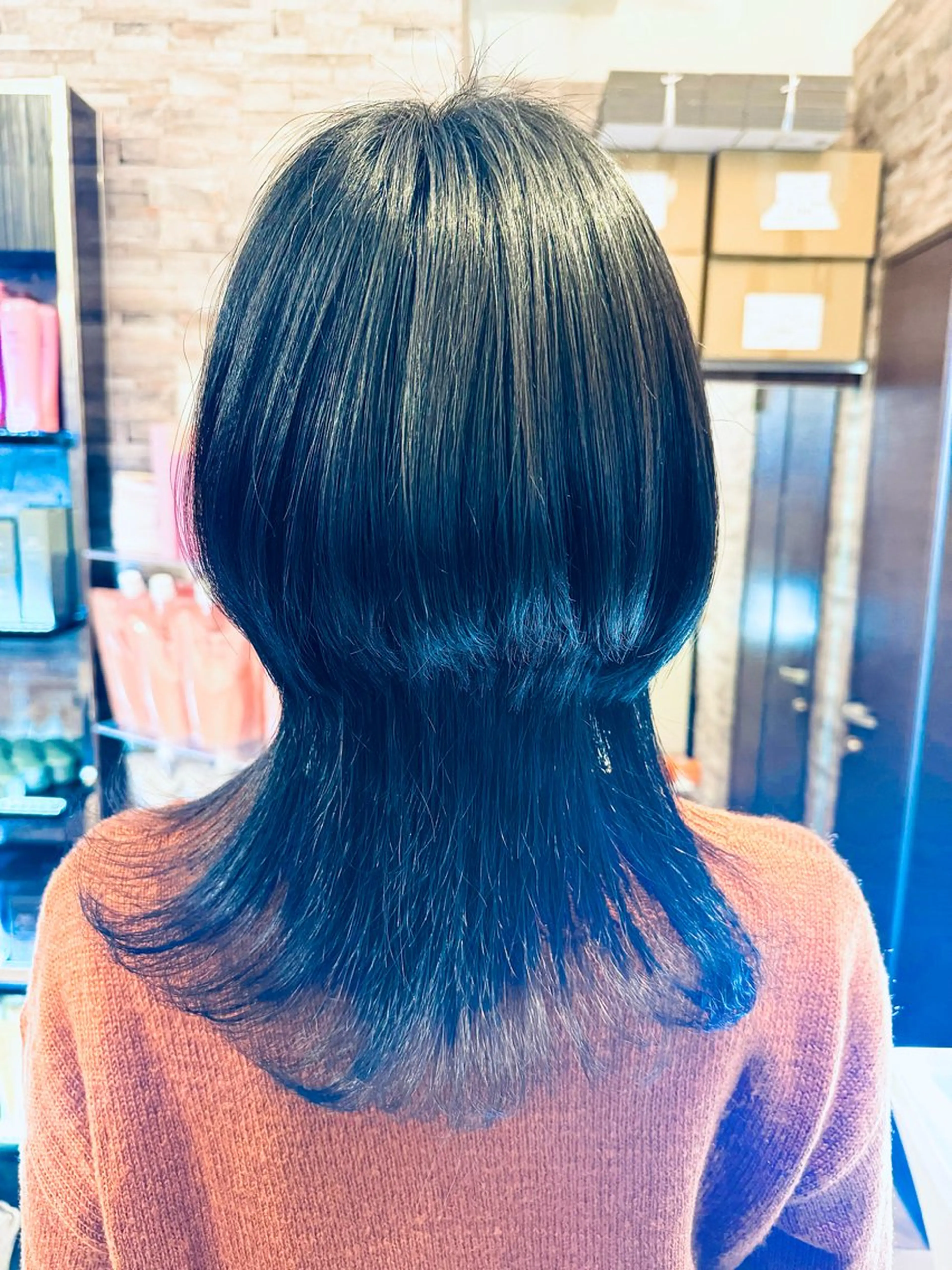 ミディアム 学生 小顔カット 外ハネヘア 髪質改善池袋𓊆 大士𓊇ダブルカラーのヘアスタイル