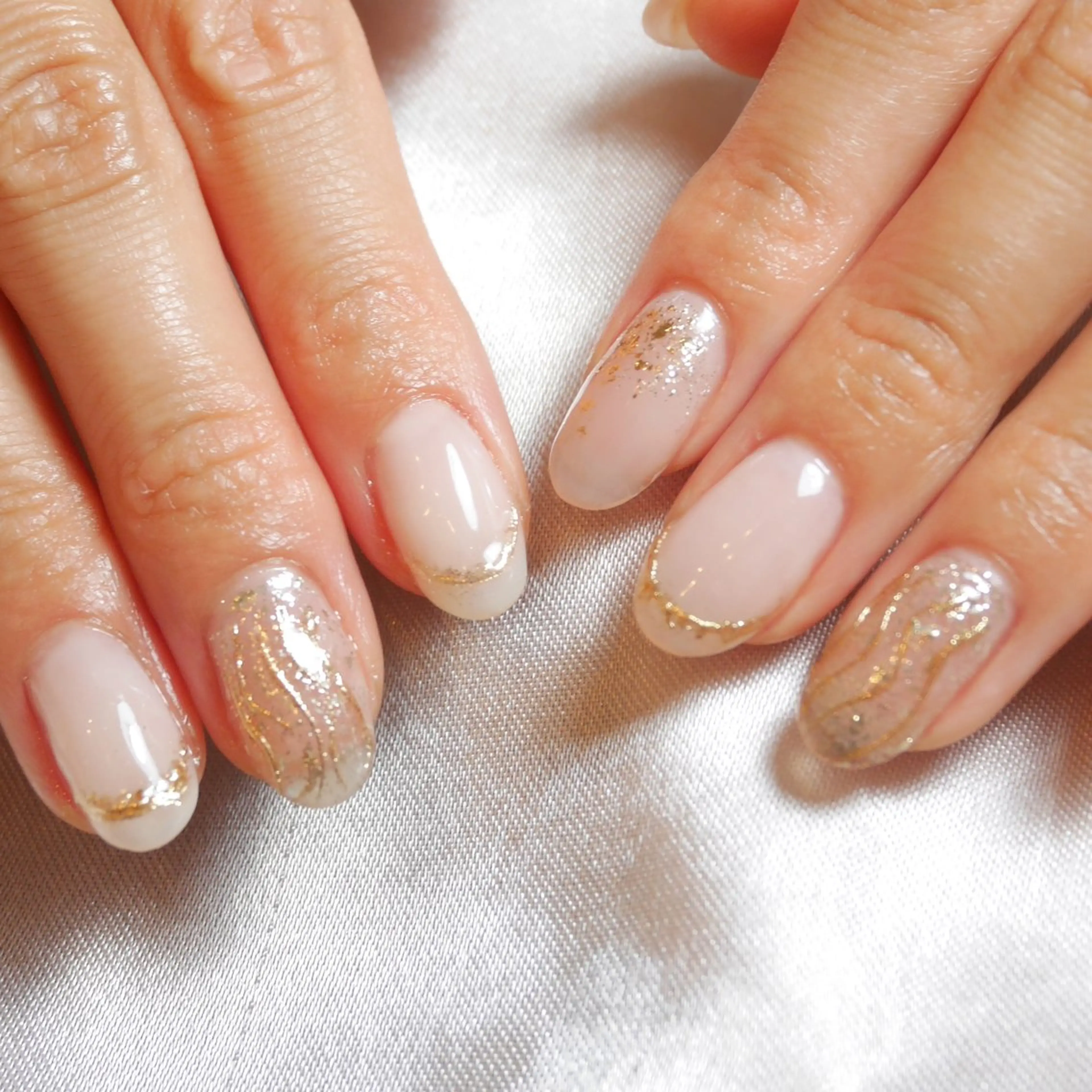ネイル ゴールド キラキラネイル ニュアンスネイル leanail yumiのネイルデザイン