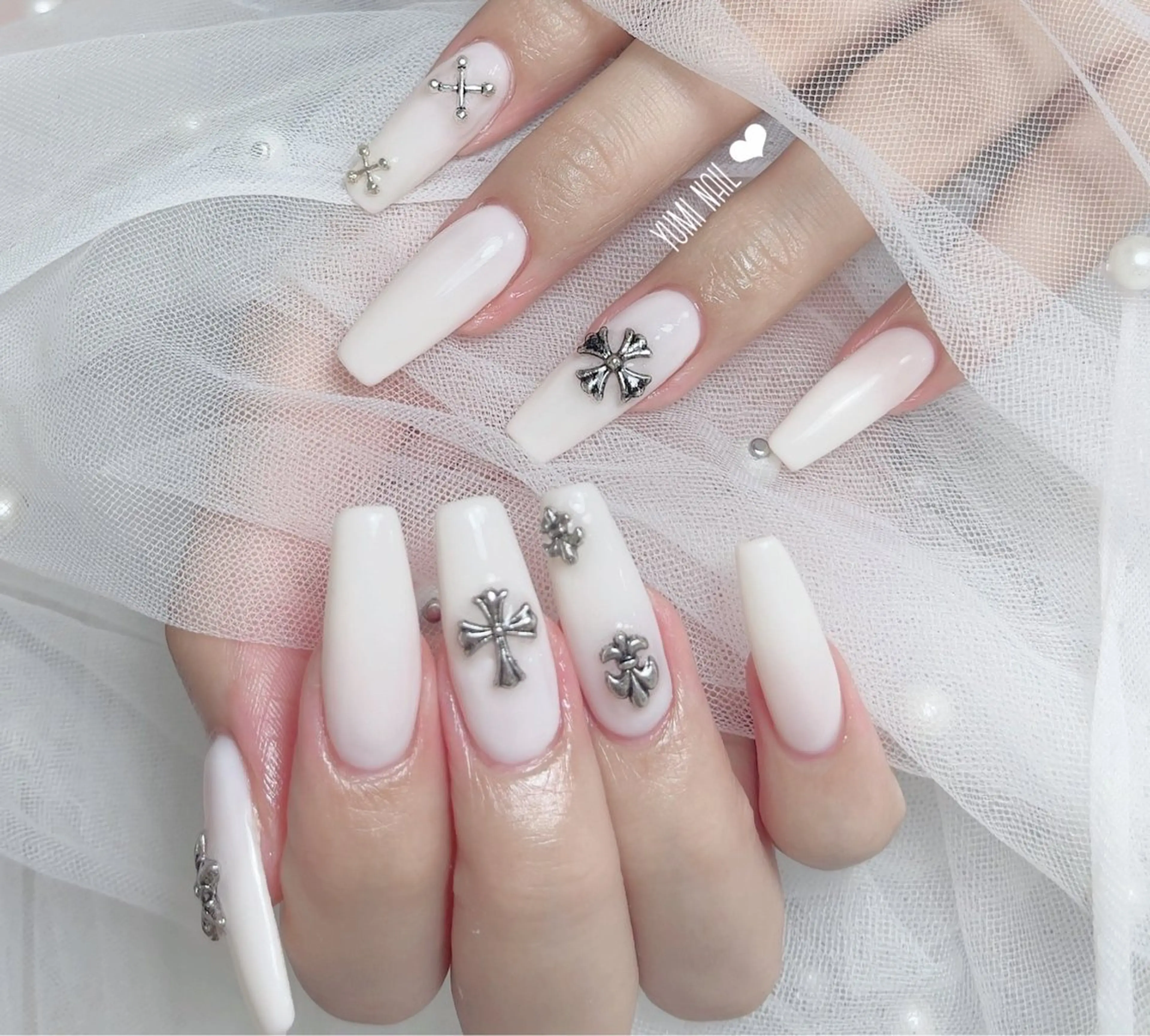 ネイル ハンドネイル 𝐲𝐮𝐦𝐢🎀 長さ出しデザイン専門のネイルデザイン