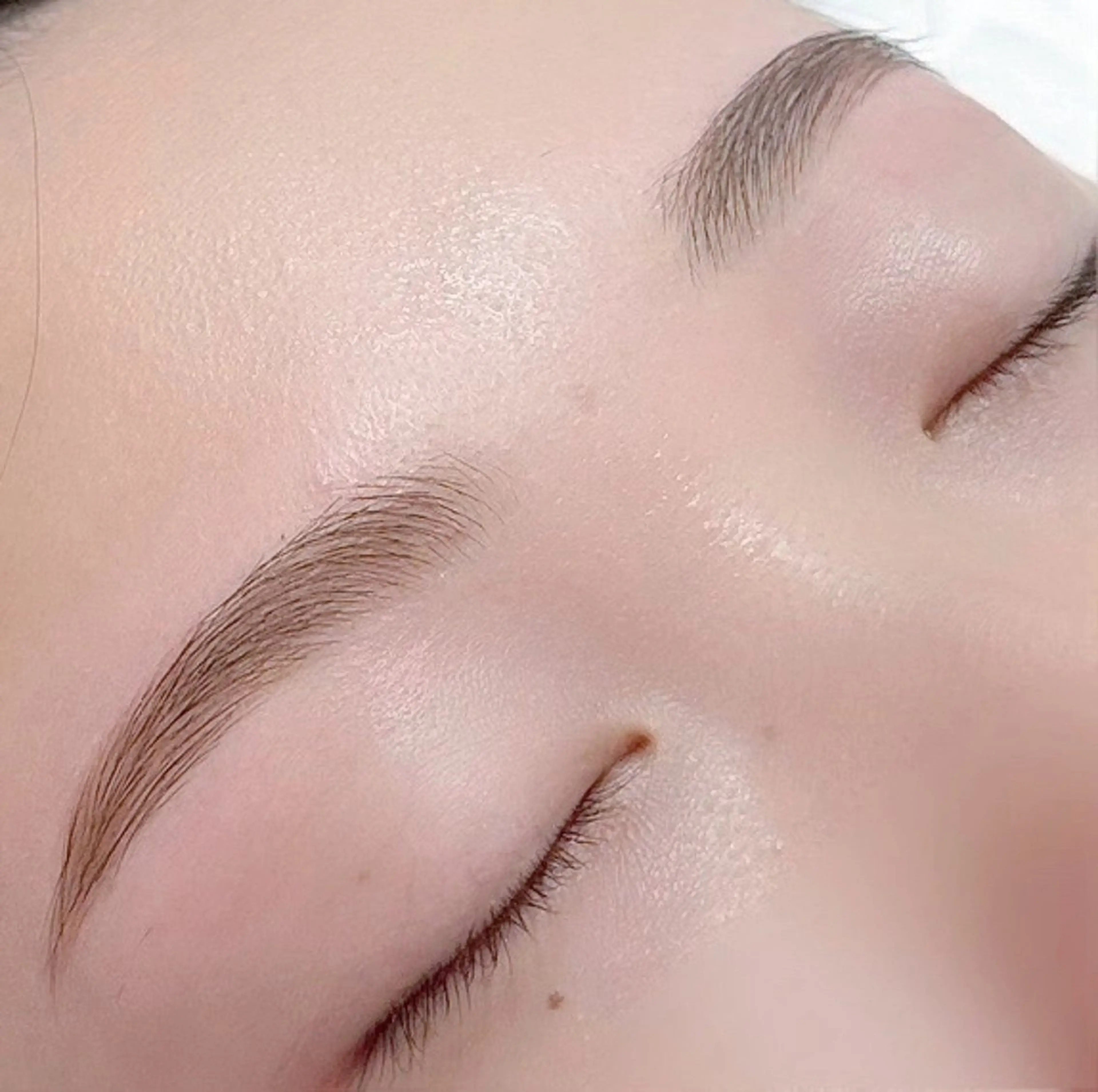 アイブロウ Dress Up Eyes まなみのマツエク・マツパデザイン