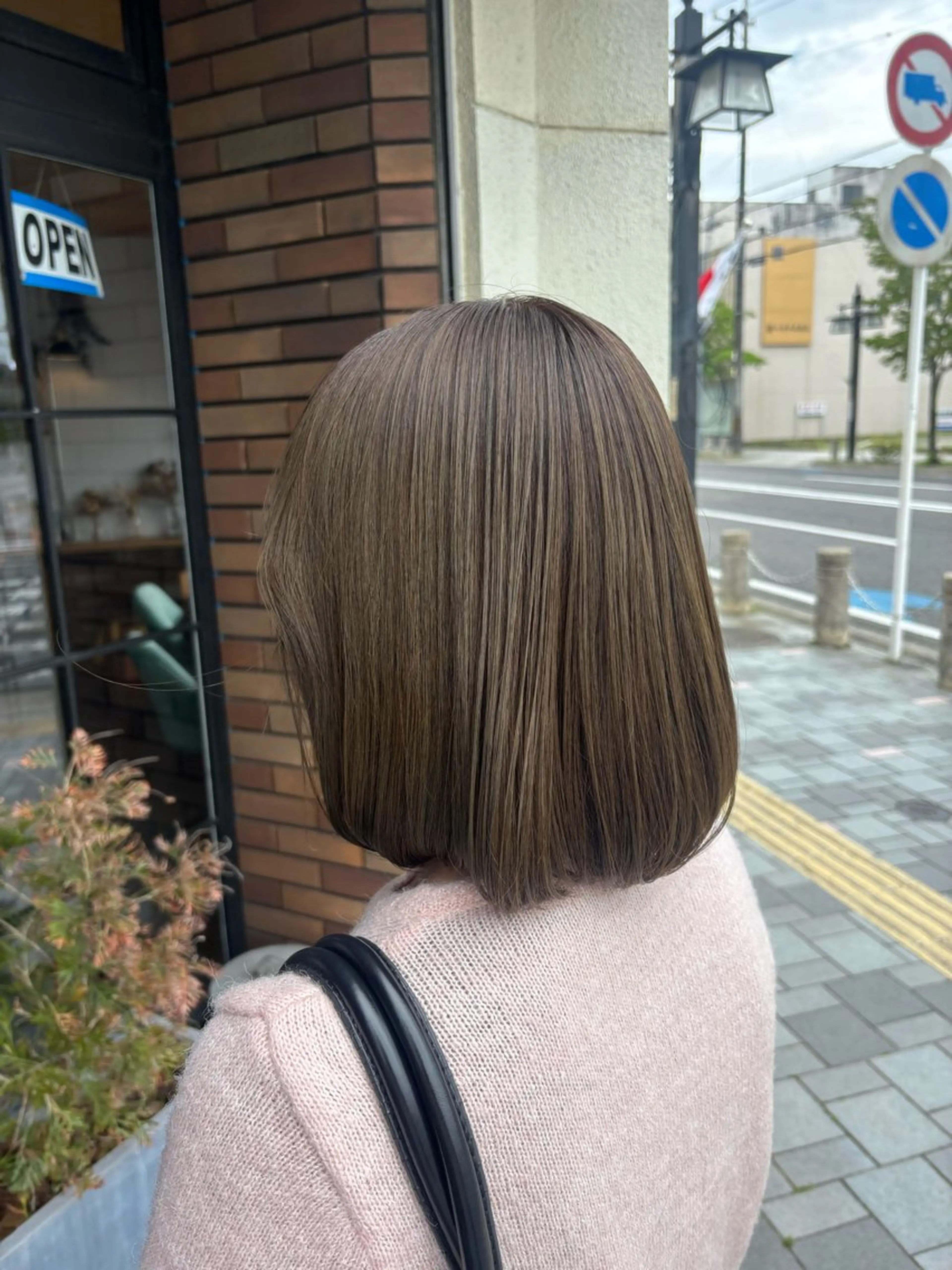 ミディアム カラー ベージュカラー オリーブベージュ ヘアカラー 蛭川 愛奈のヘアスタイル