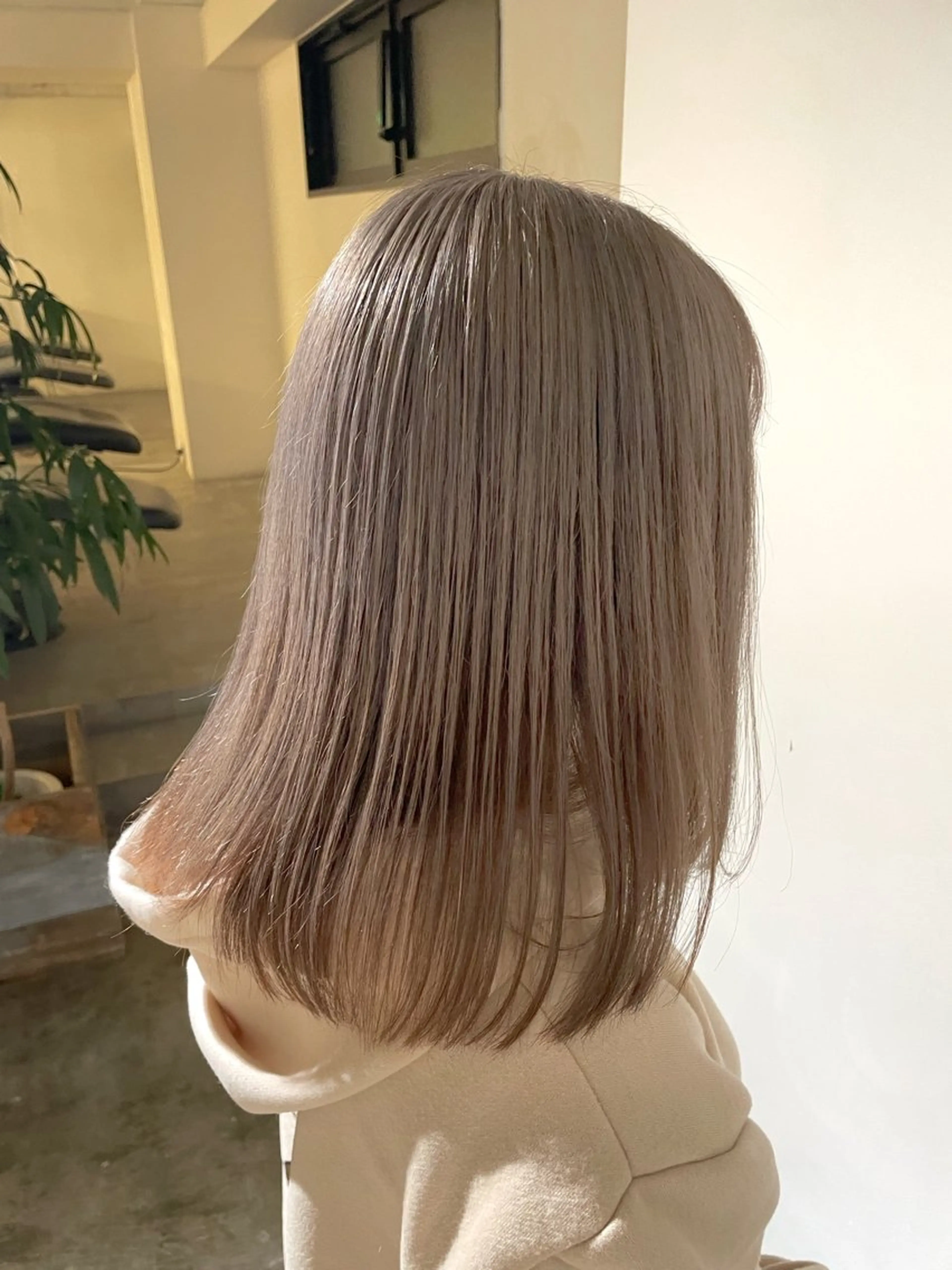 ミディアム カラー ブリーチ ケアブリーチ グレージュ ミルクティーグレージュ ヘアカラー トリートメント 暖色カラー🍒 ケアブリーチ/akiのヘアスタイル