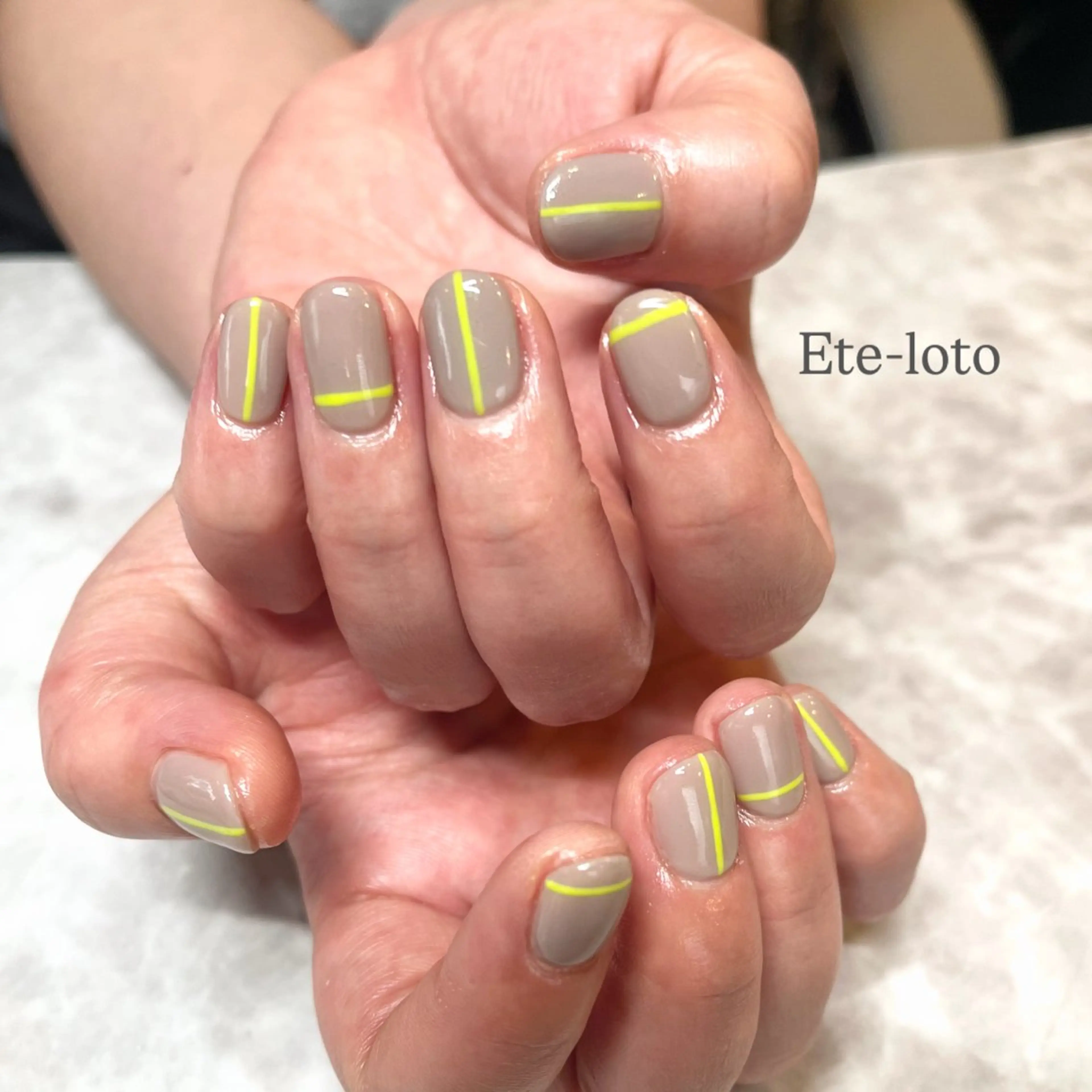 ネイル シンプルネイル 黄色 ハンドネイル nail bar Ete-lotoのネイルデザイン