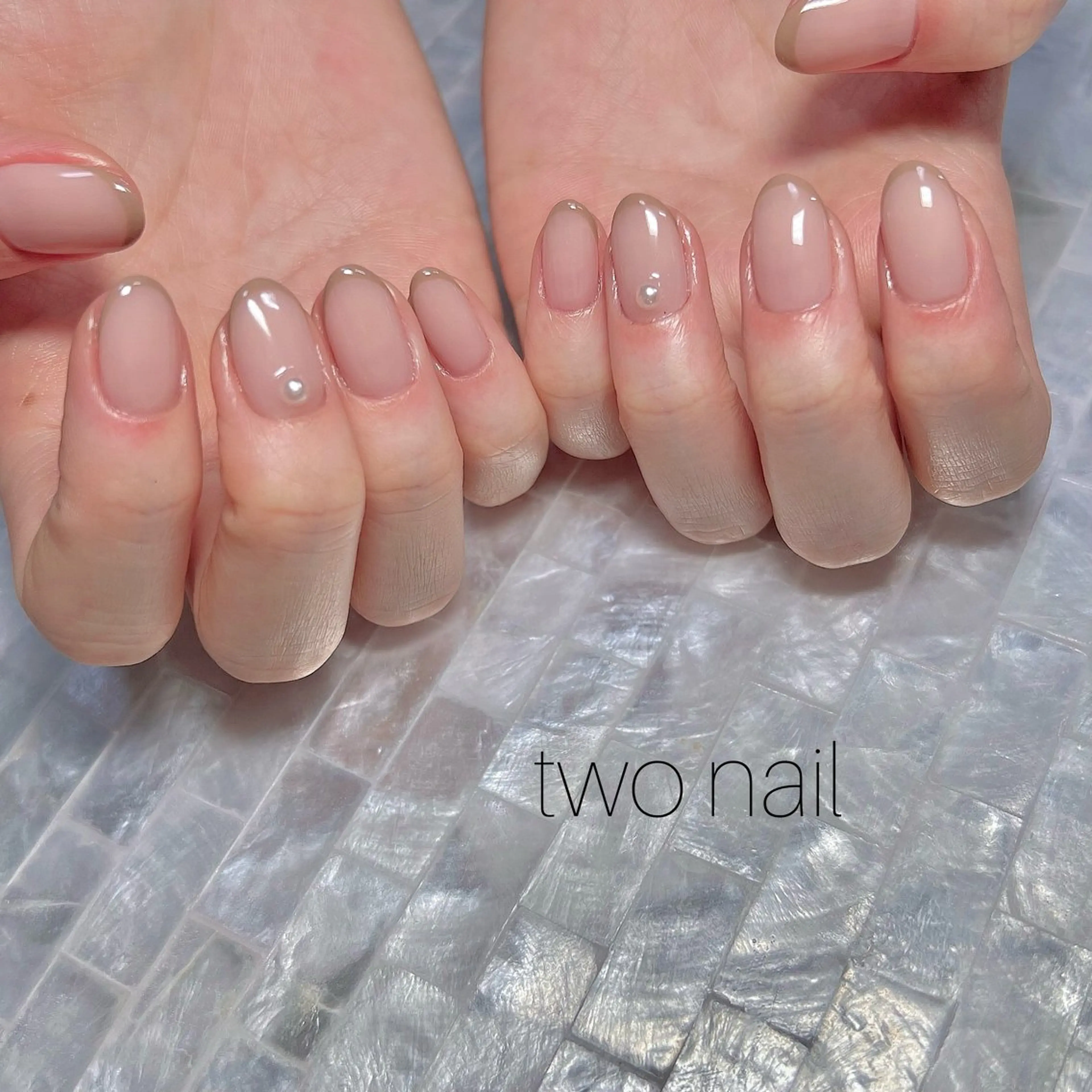 ネイル アートネイル ブラウン ネイルチップ ホワイト ハンドネイル two nailのネイルデザイン