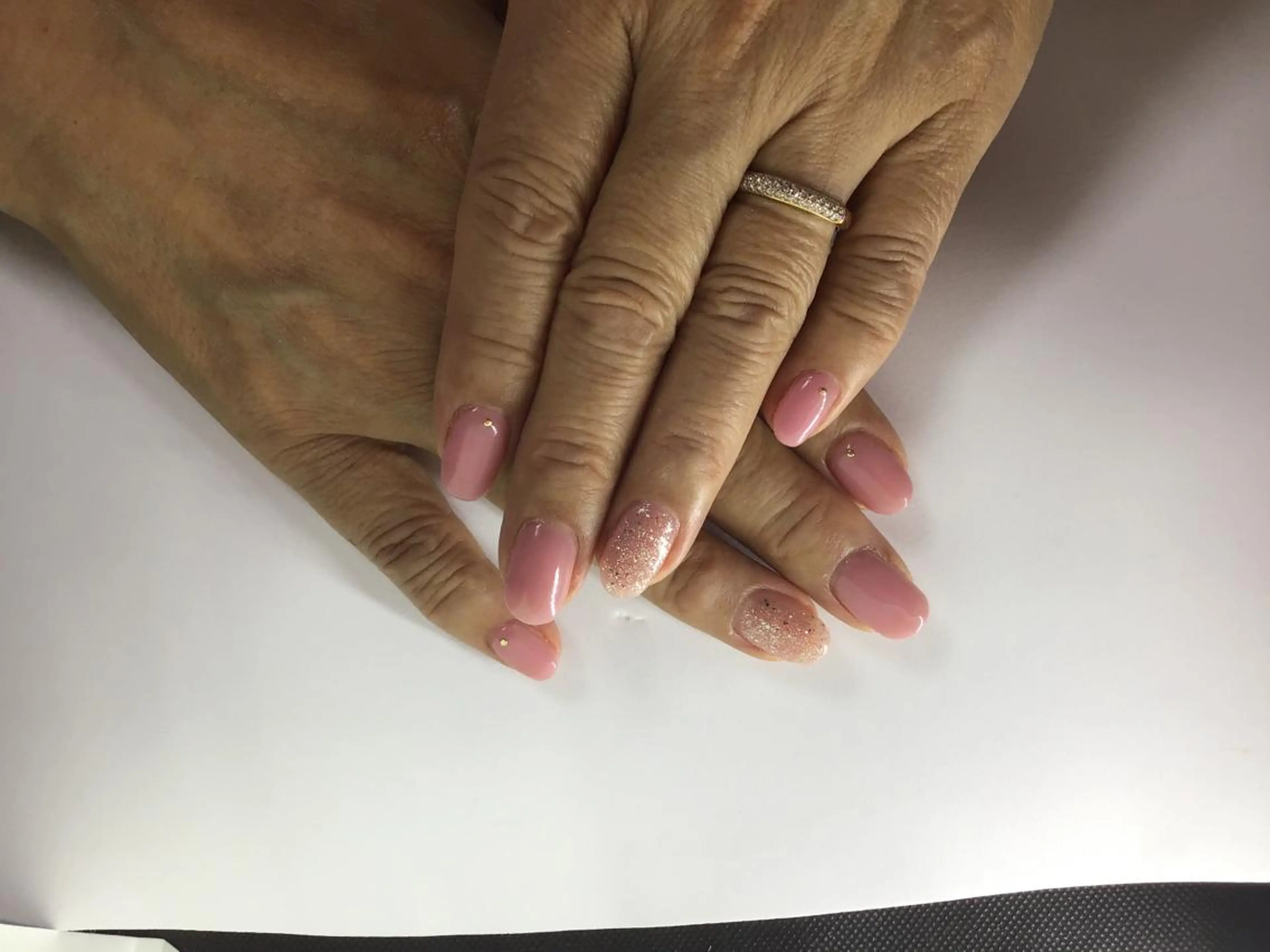 ネイル ラメ(グリッター) ピンク gui amichanのネイルデザイン